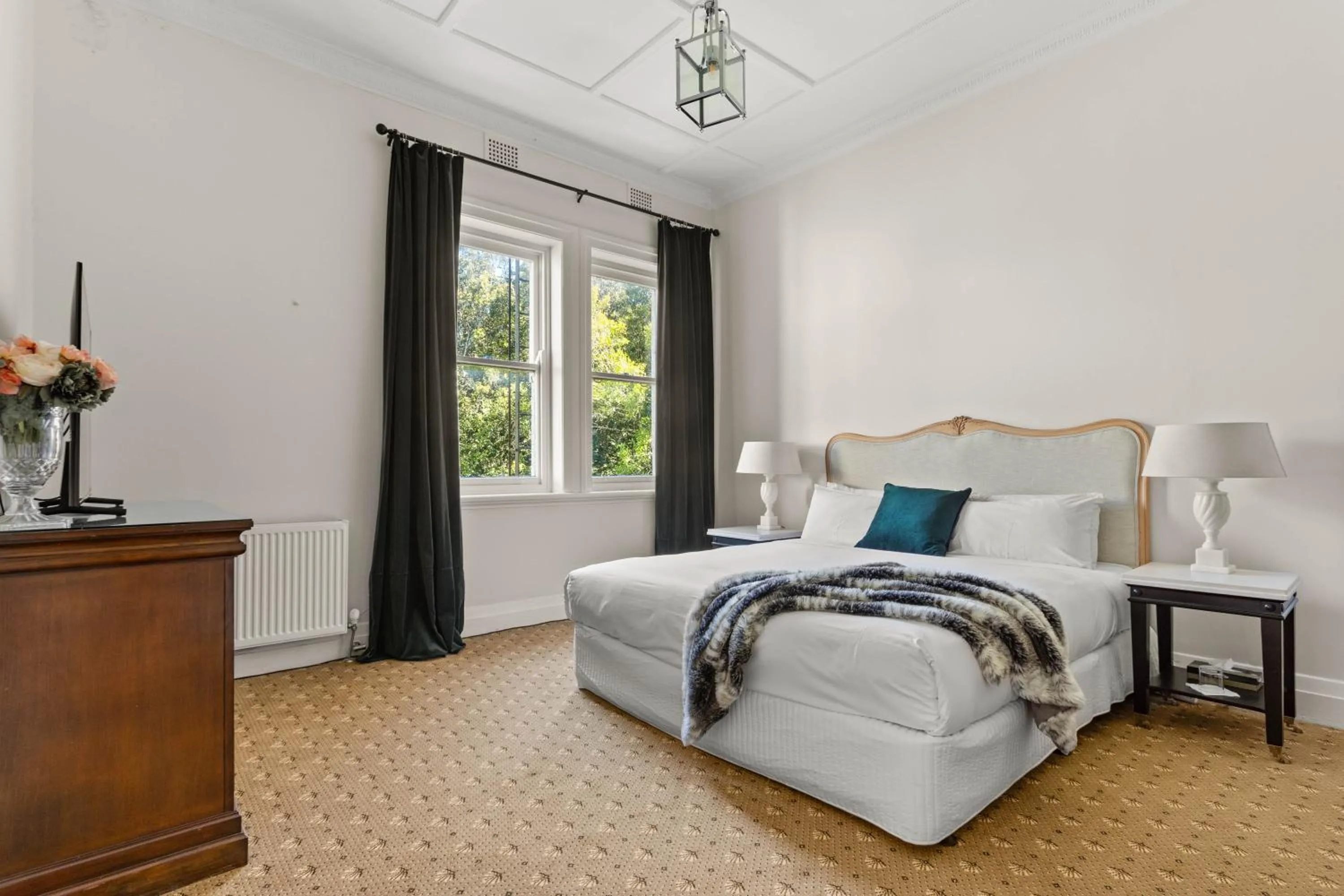 Bedroom, Bed in The Robertson Hotel