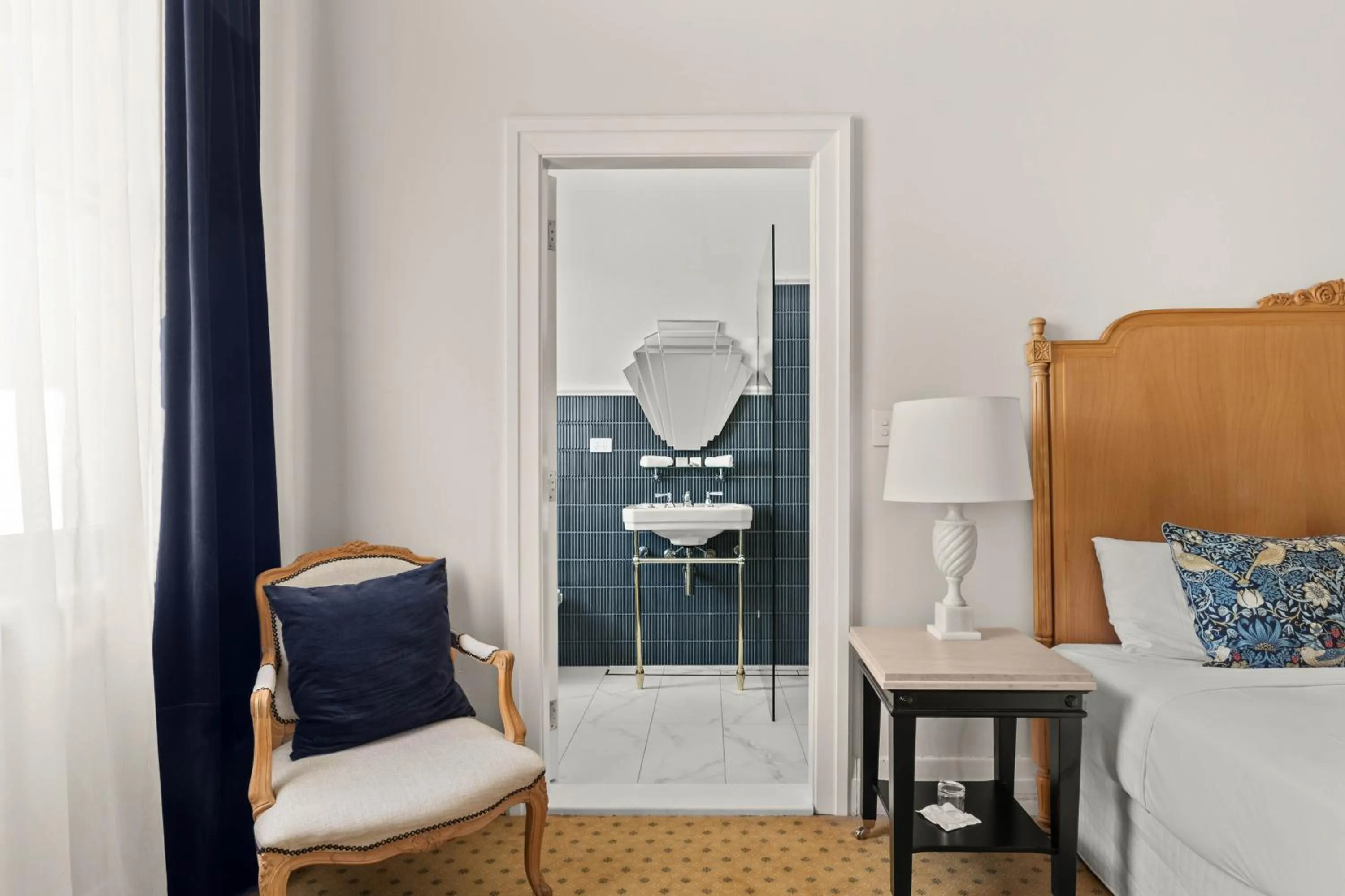 Bathroom, Bed in The Robertson Hotel