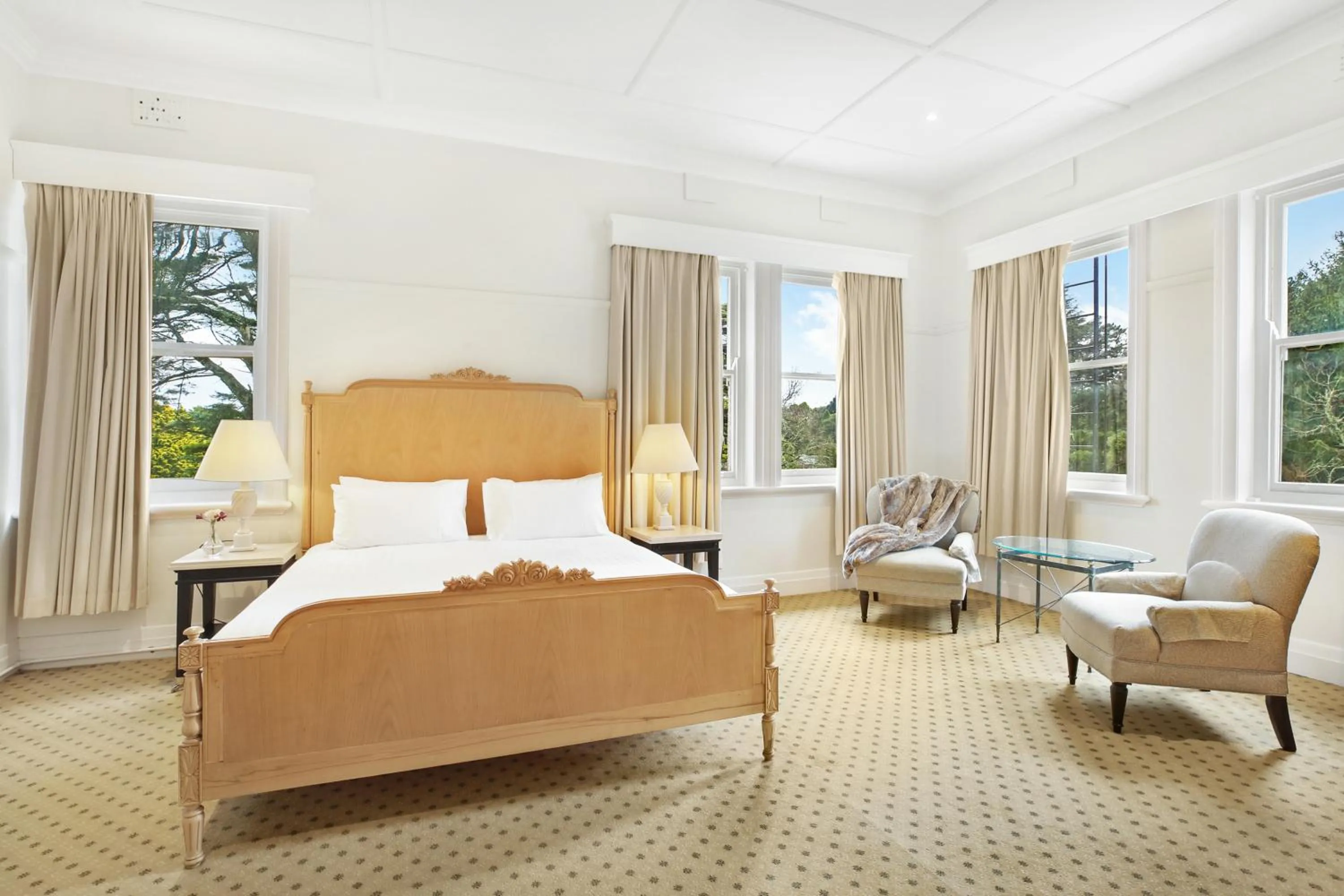 Bedroom, Bed in The Robertson Hotel