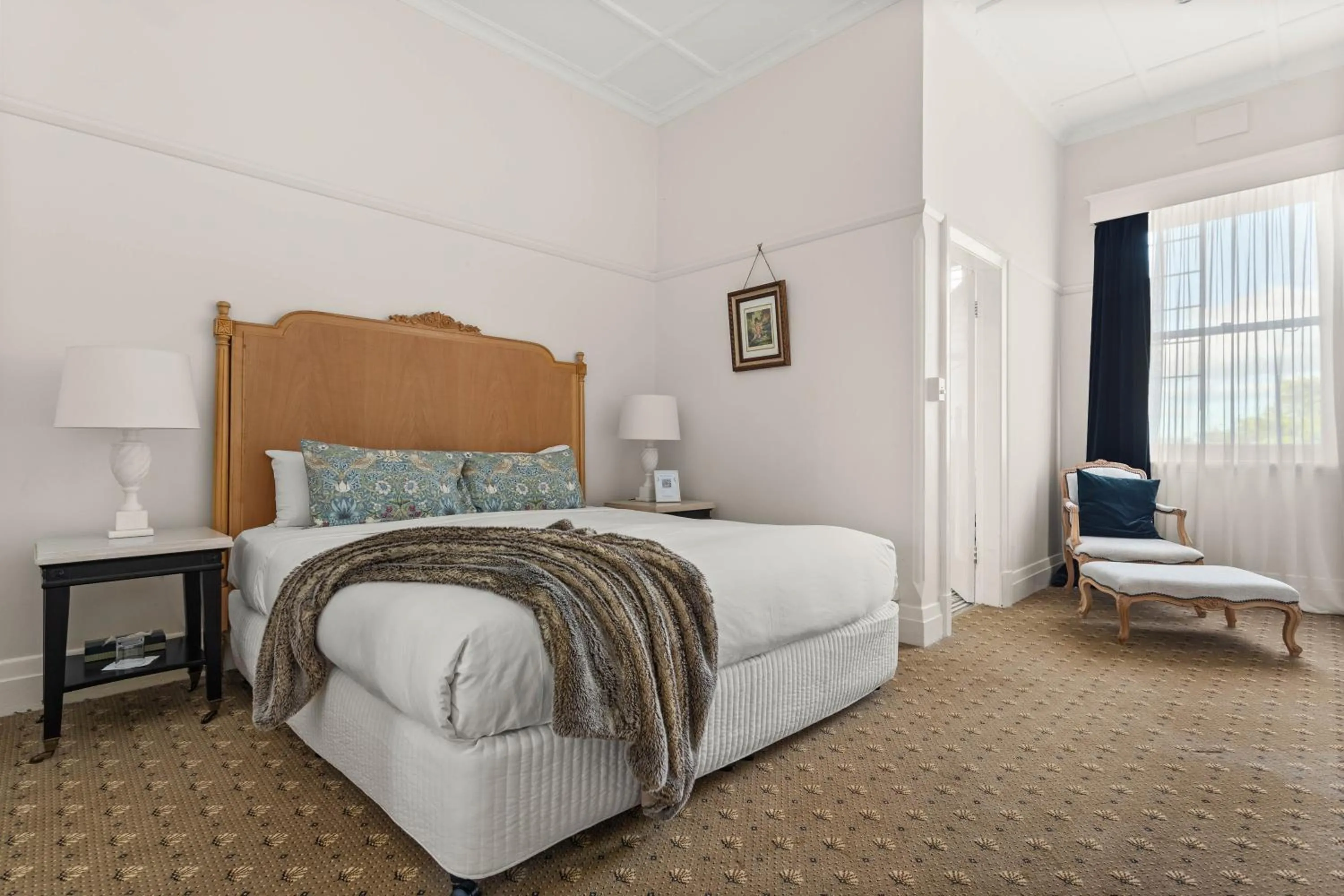 Bedroom, Bed in The Robertson Hotel