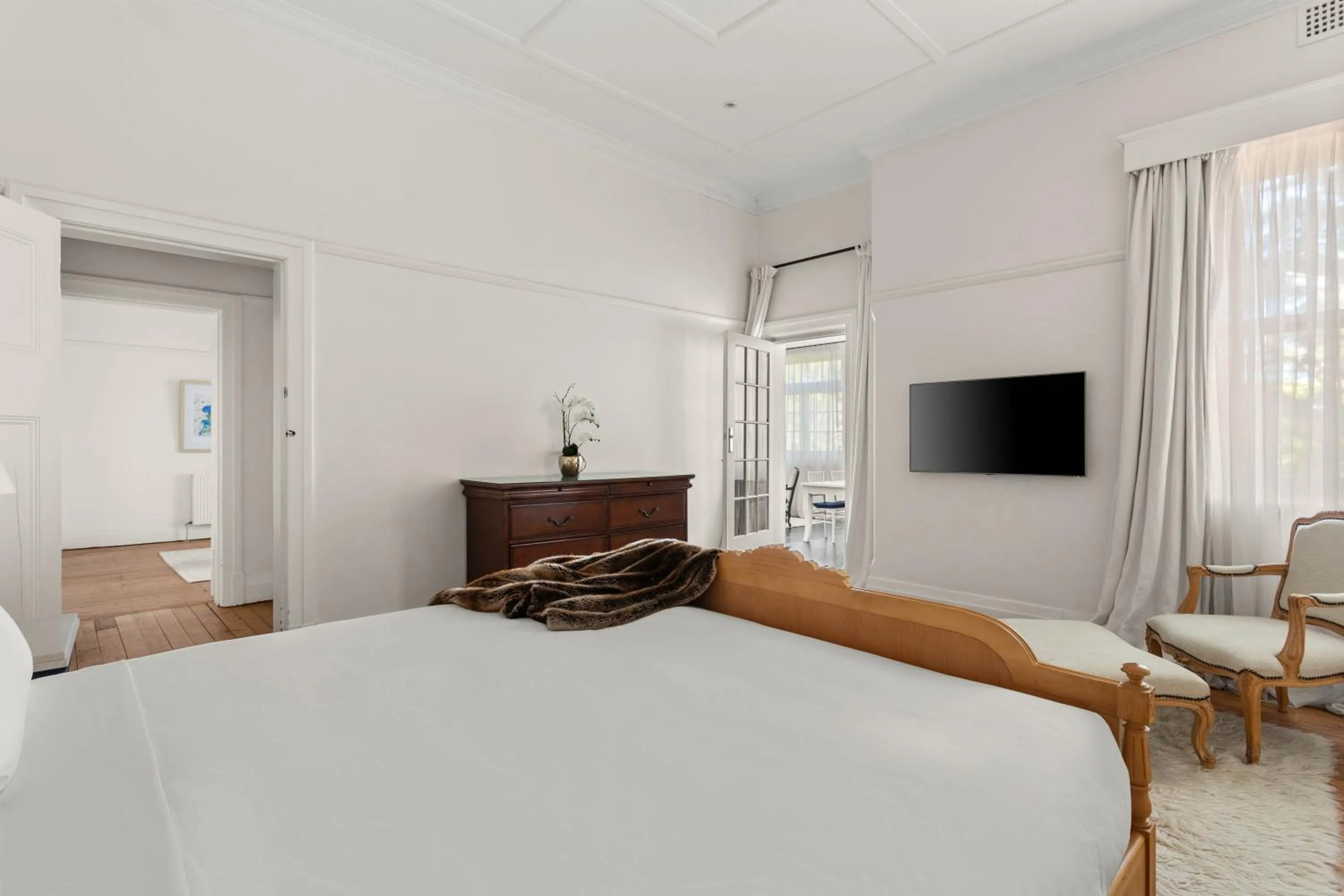 Bedroom, Bed in The Robertson Hotel