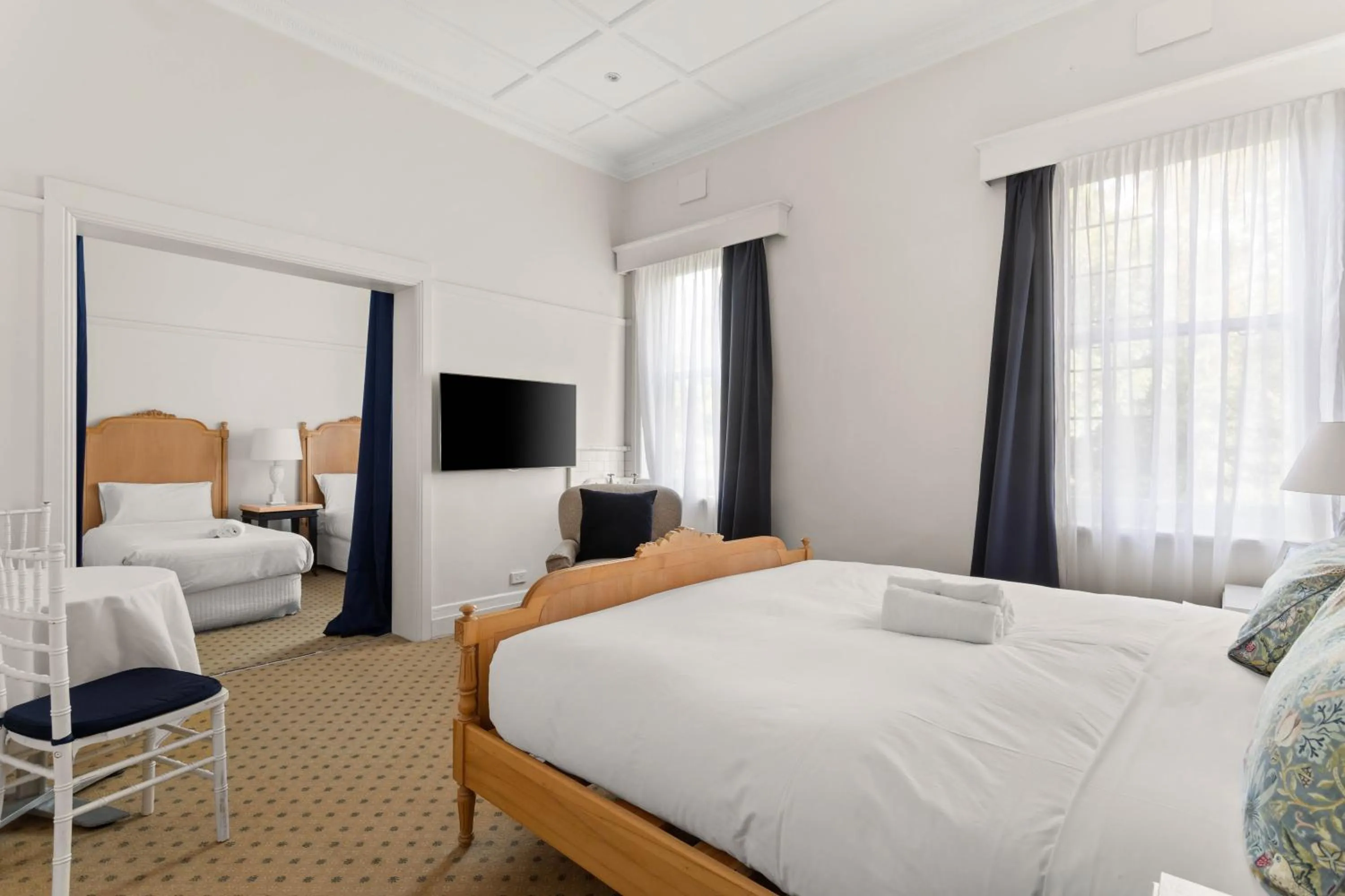 Bedroom, Bed in The Robertson Hotel