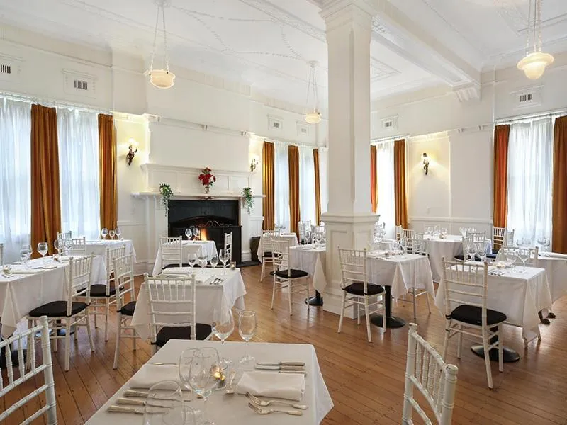 Restaurant/places to eat in The Robertson Hotel