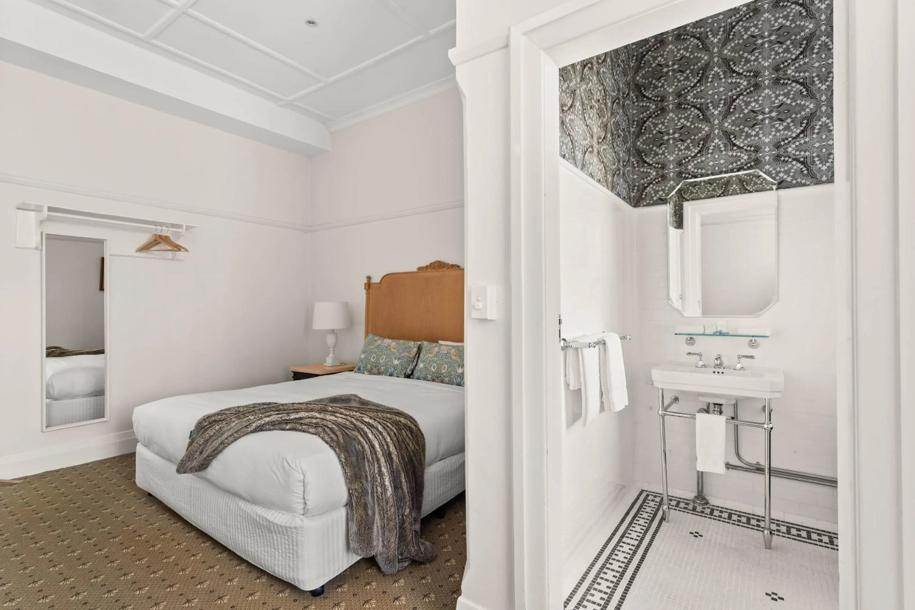 Bathroom, Bed in The Robertson Hotel