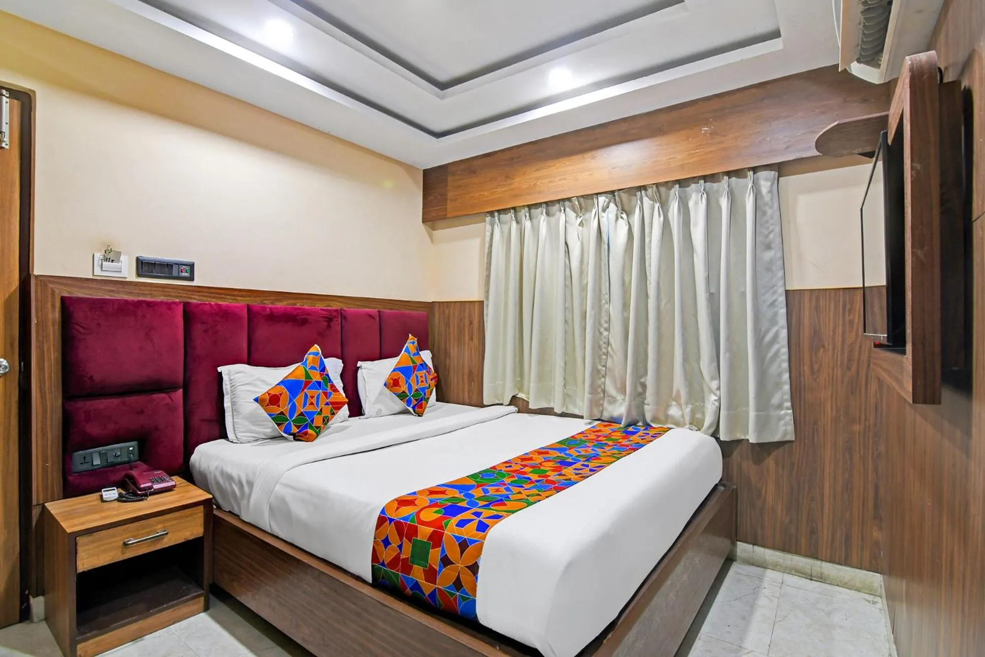 FabHotel The Crystal - Nr New Market
