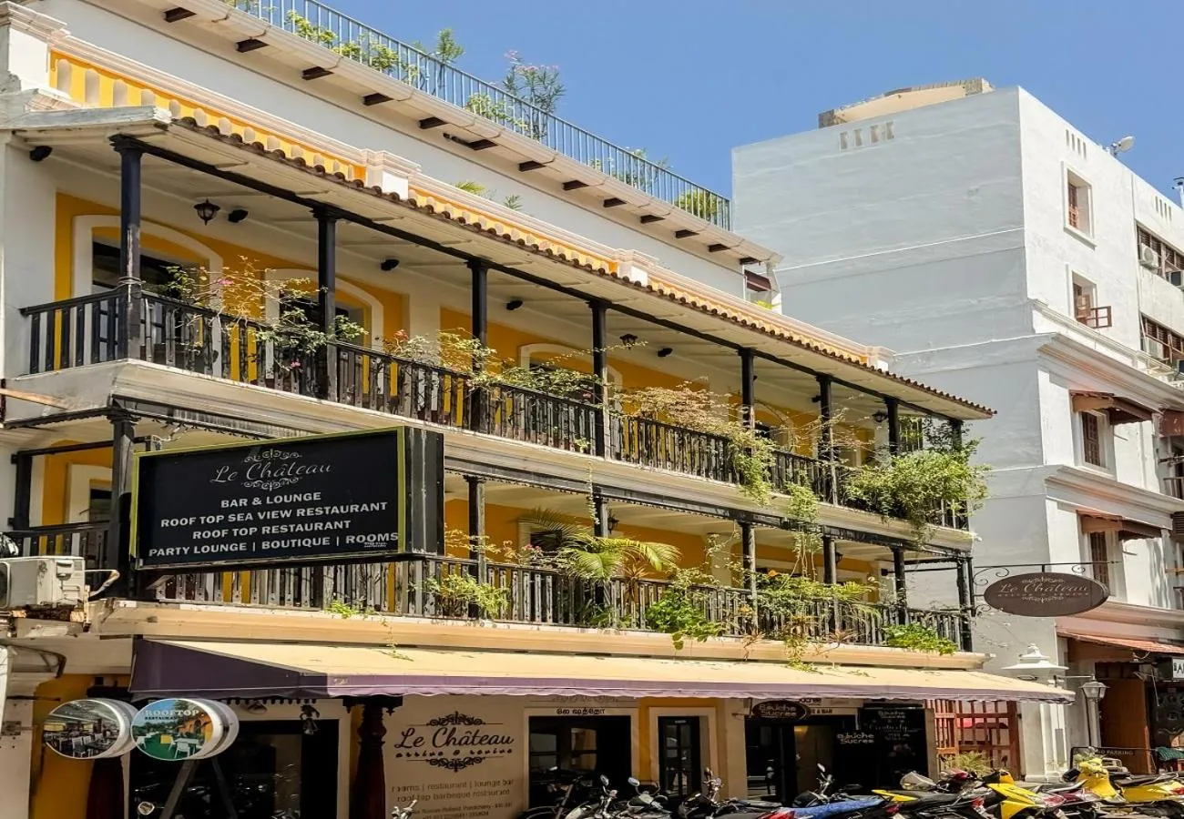 Property building in Le Chateau