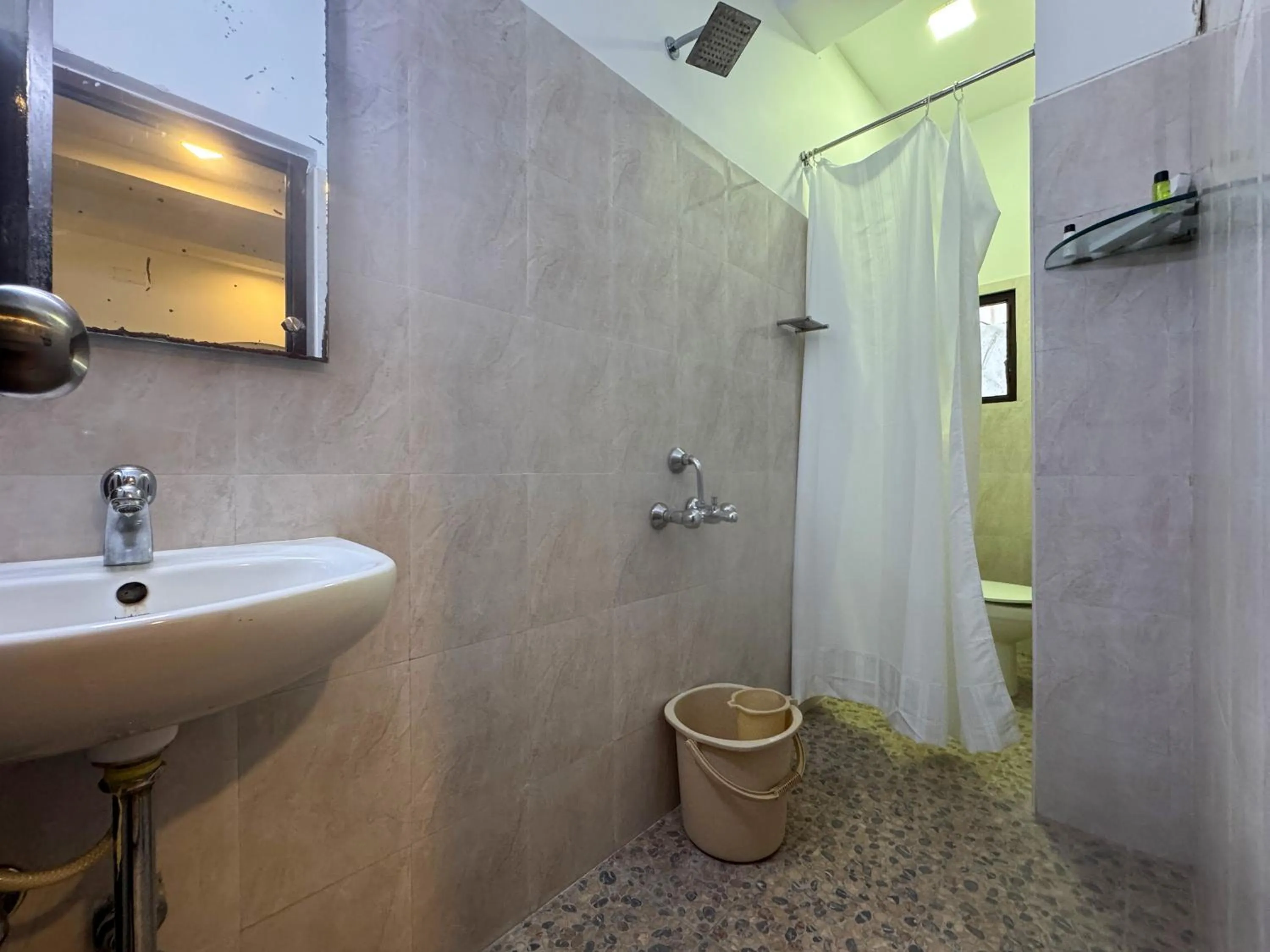 Toilet in Le Chateau