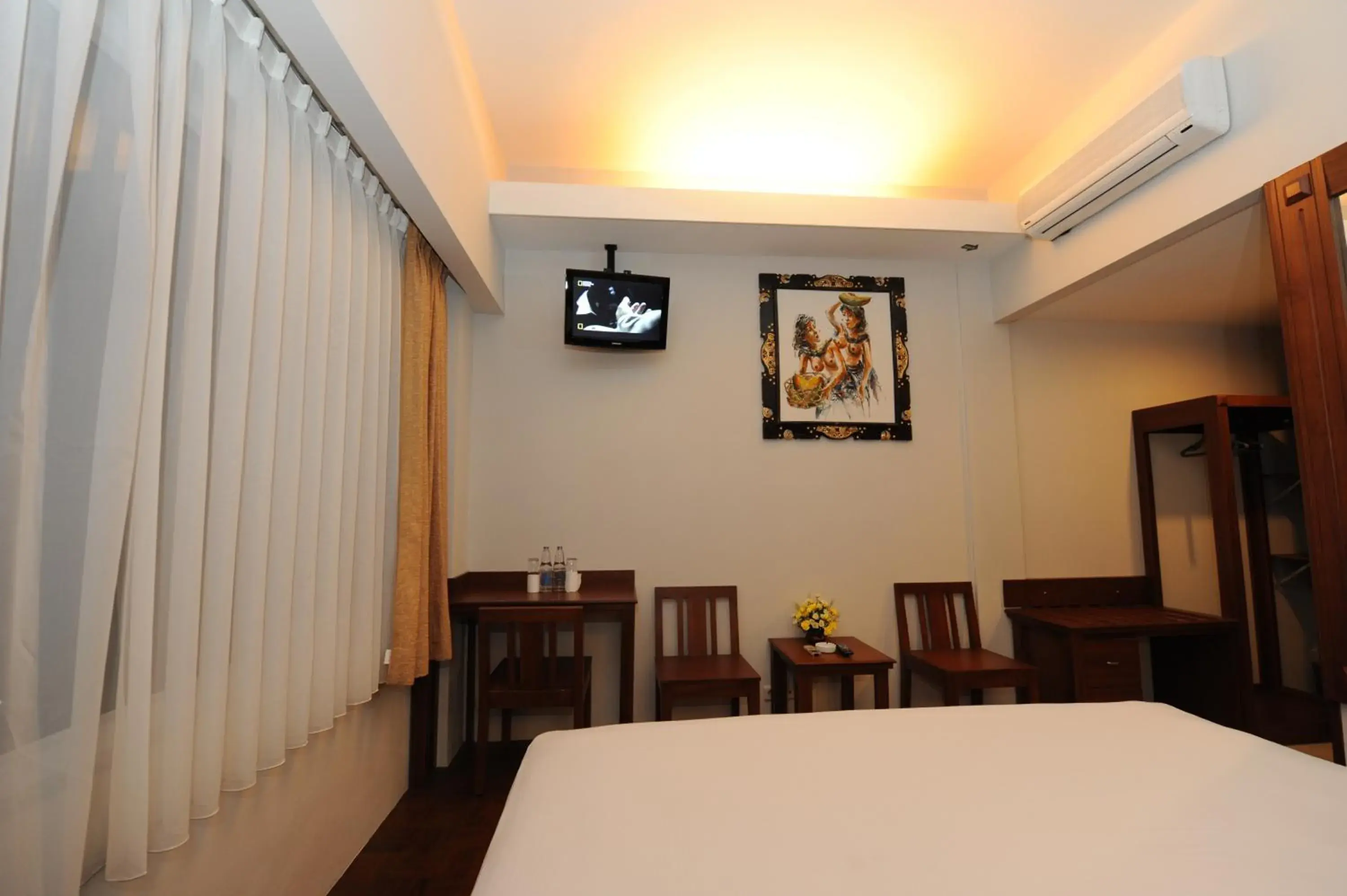 Photo of the whole room, Bed in Wirton Hotel Photo of the whole room, Bed in Wirton Hotel