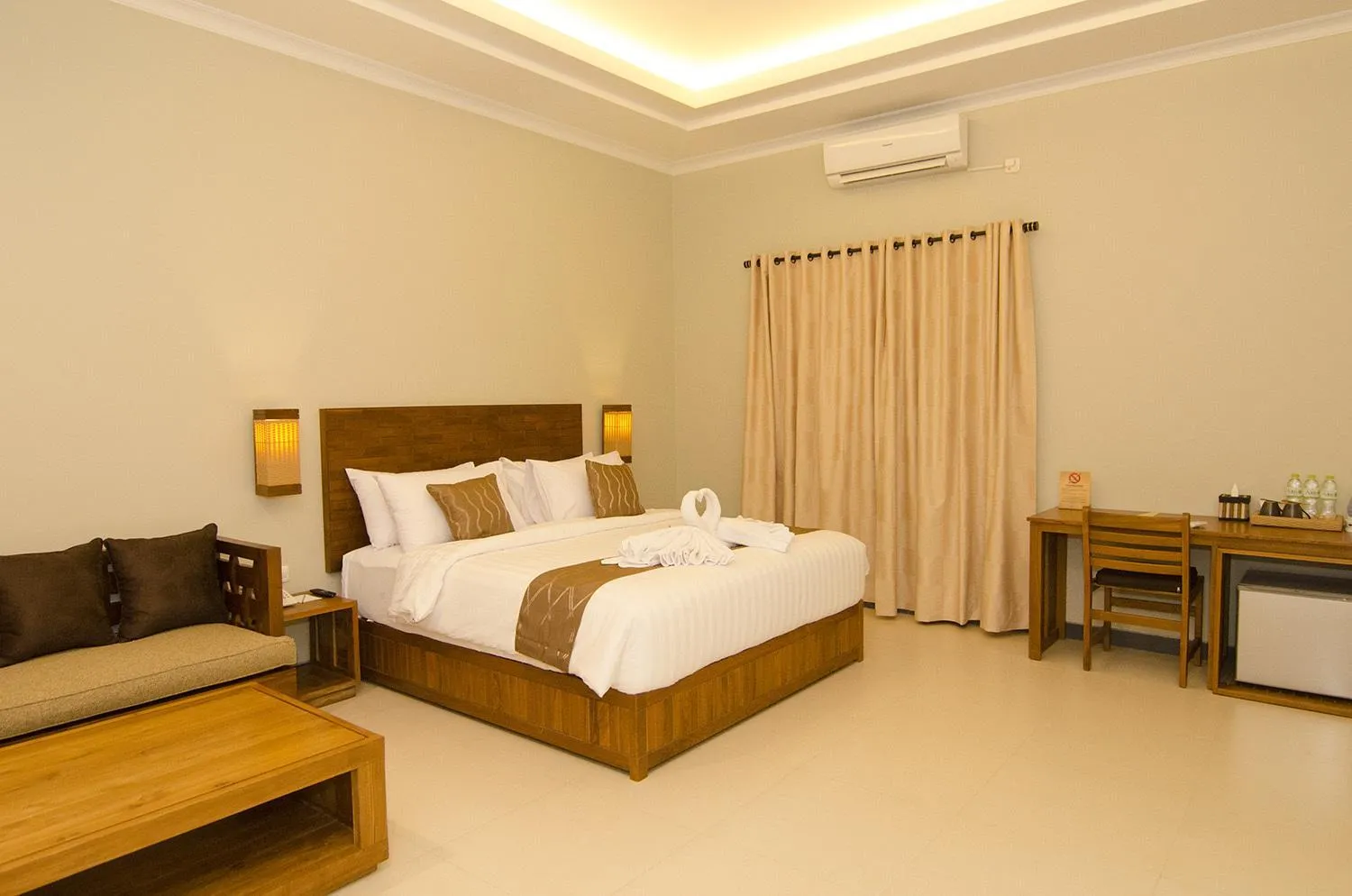 Bed in Syailendra Hotel Syariah