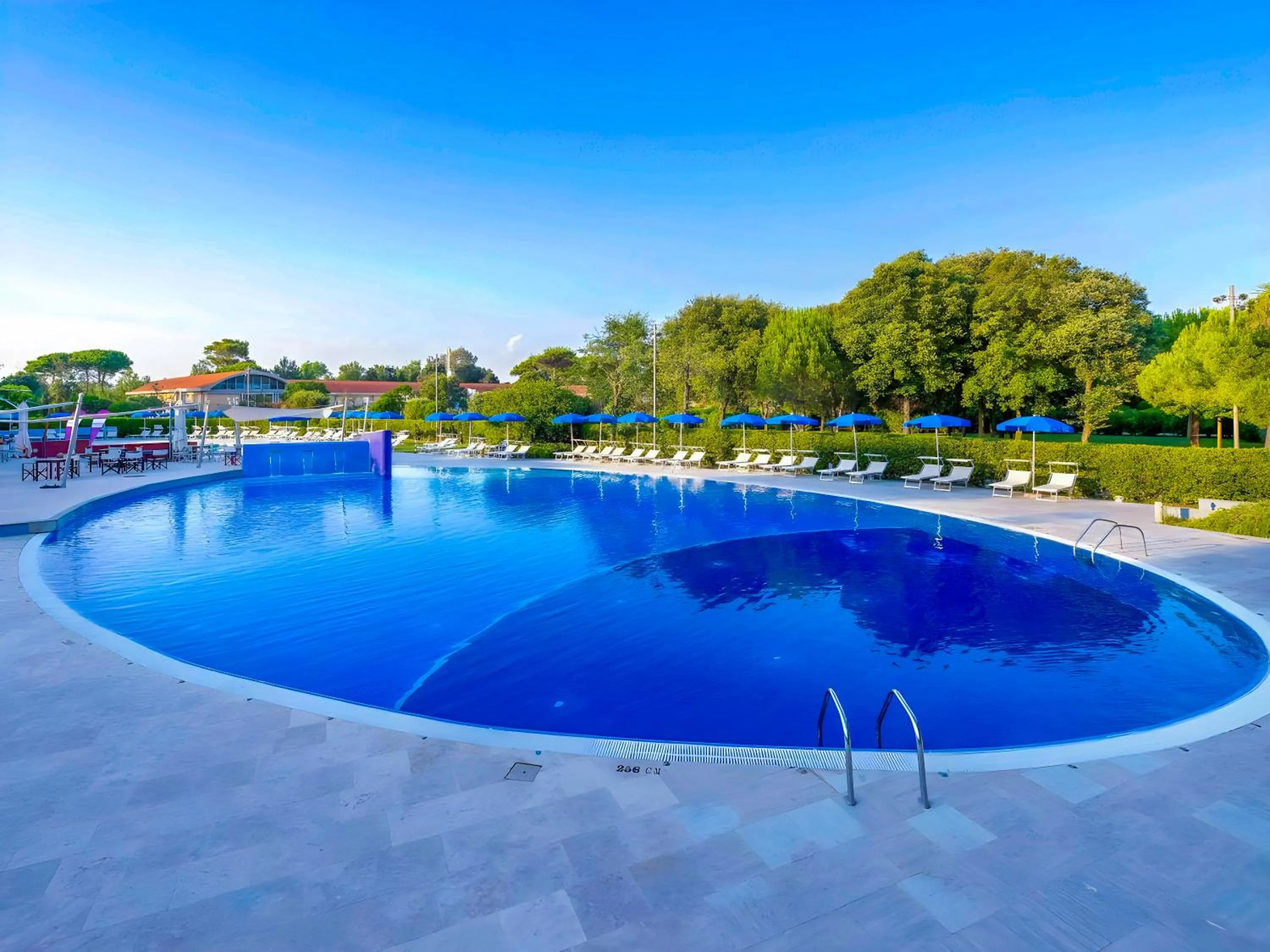 Swimming pool in HOTIDAY Room Collection - Calambrone