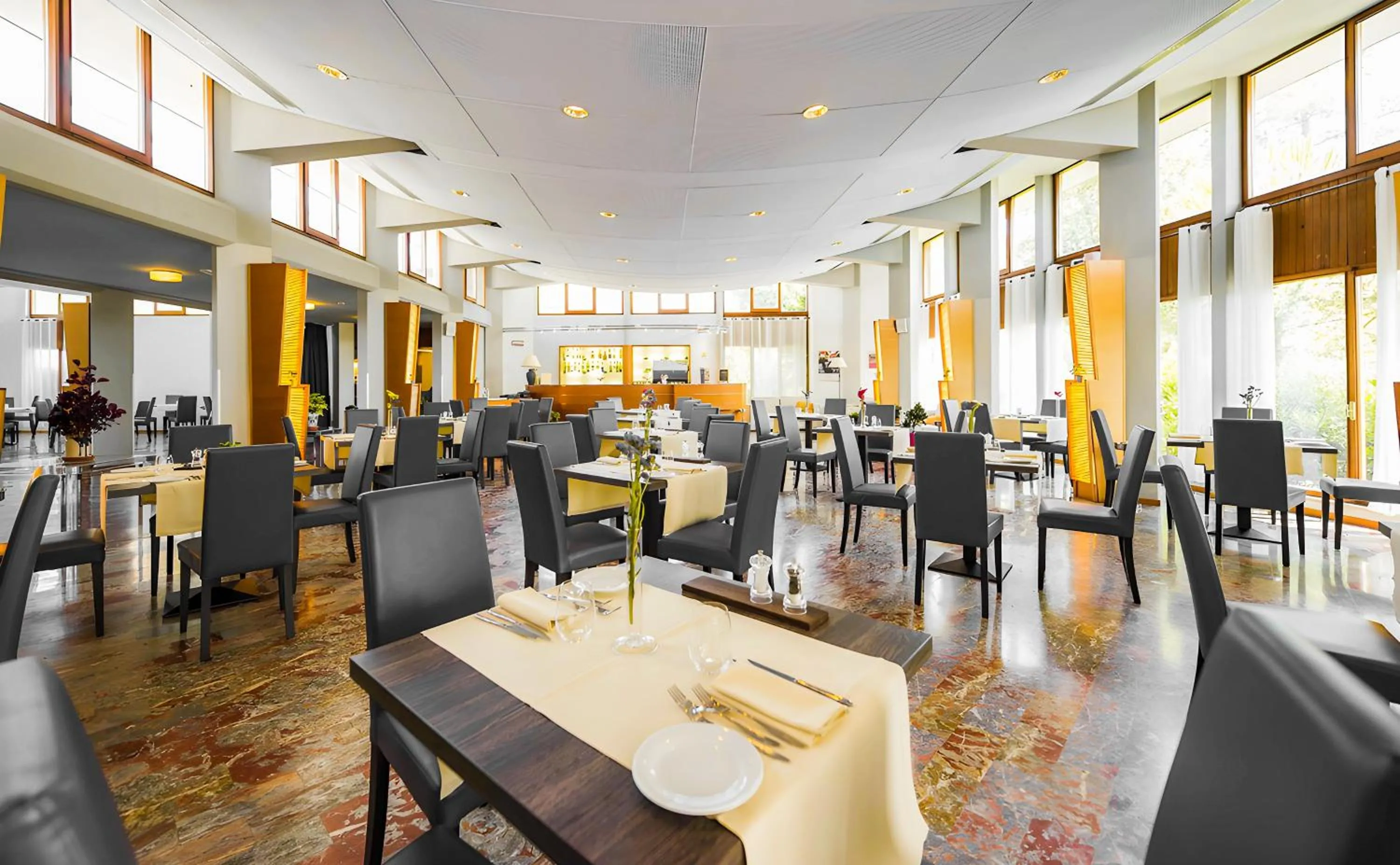 Restaurant/places to eat in HOTIDAY Room Collection - Calambrone