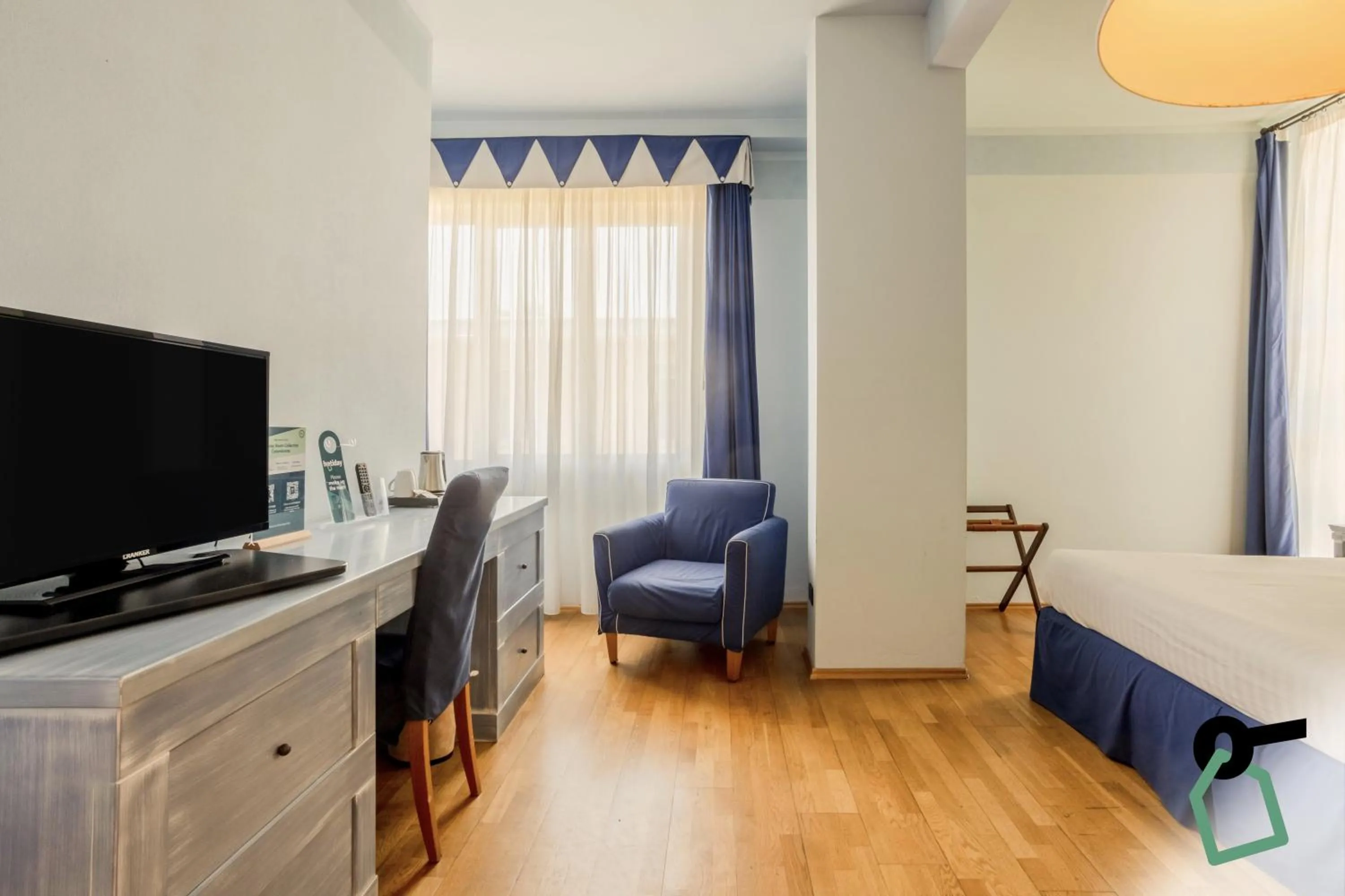 TV and multimedia in HOTIDAY Room Collection - Calambrone