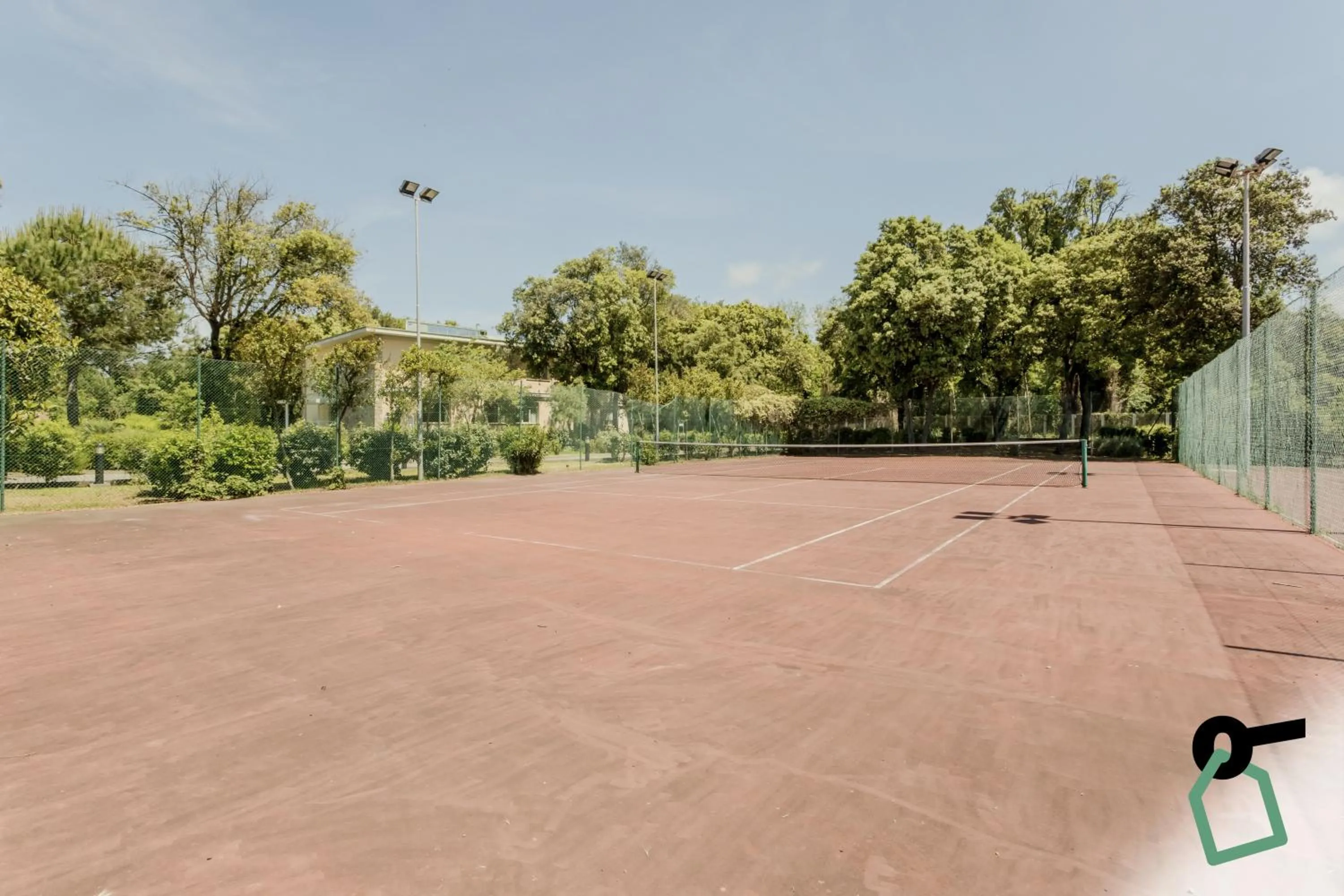 Tennis court in HOTIDAY Room Collection - Calambrone