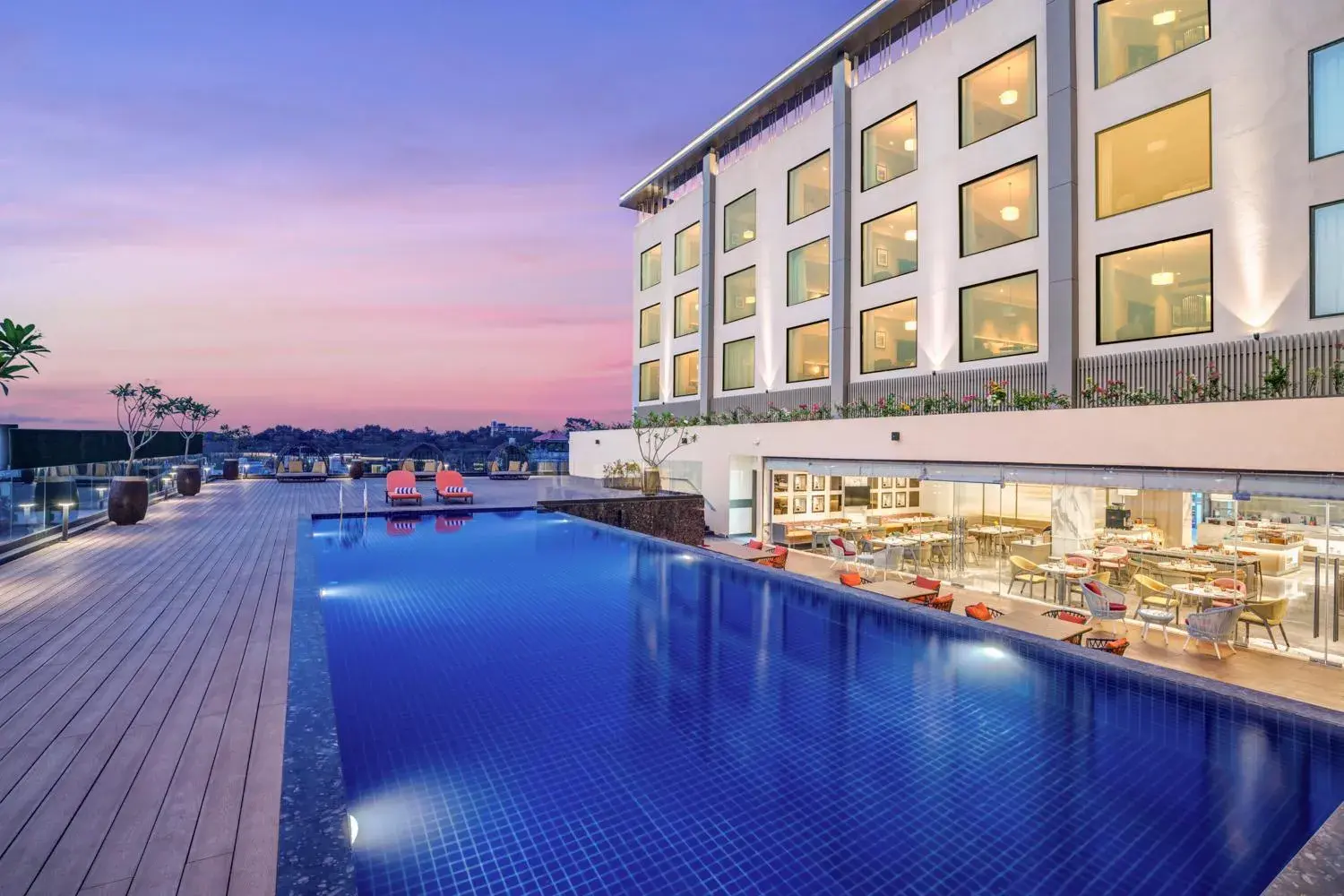 Swimming pool in Hilton Garden Inn Jabalpur Swimming pool in Hilton Garden Inn Jabalpur