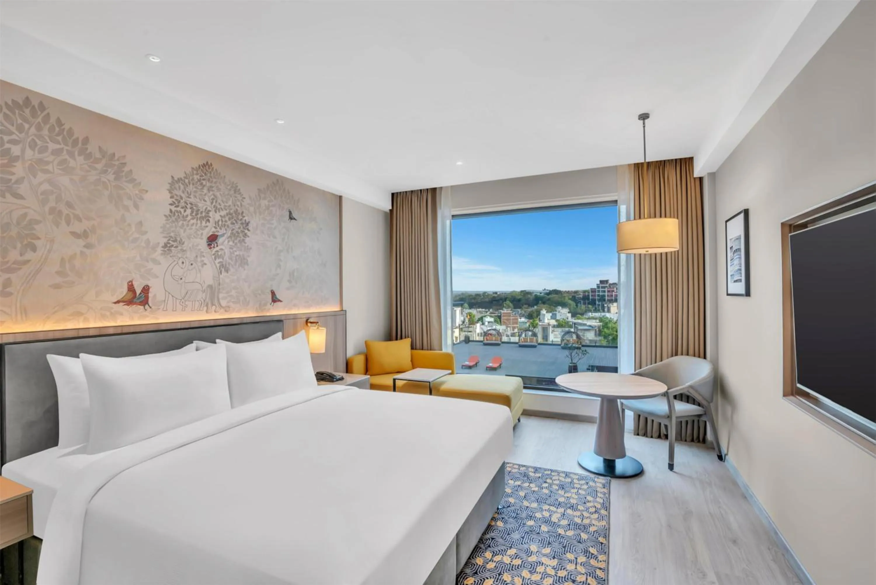 Bedroom, Bed in Hilton Garden Inn Jabalpur