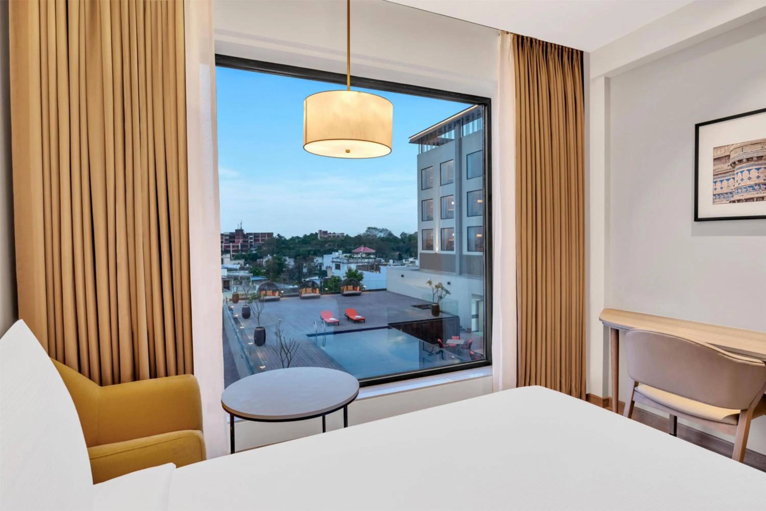 Bed in Hilton Garden Inn Jabalpur