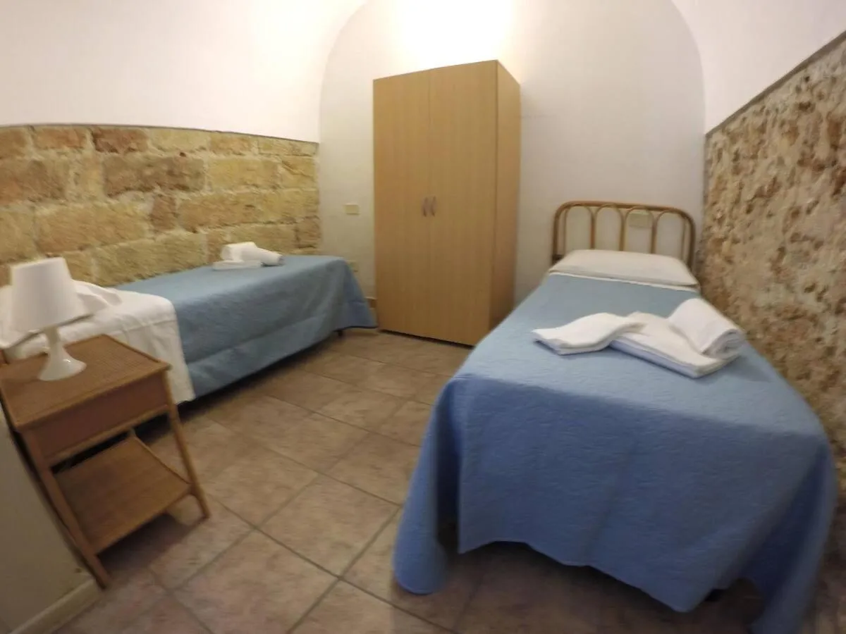 Bed in Terrasini 2000 Casa Vacanze