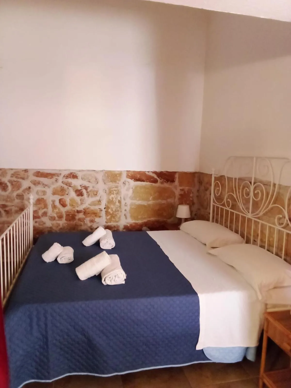 Bed in Terrasini 2000 Casa Vacanze