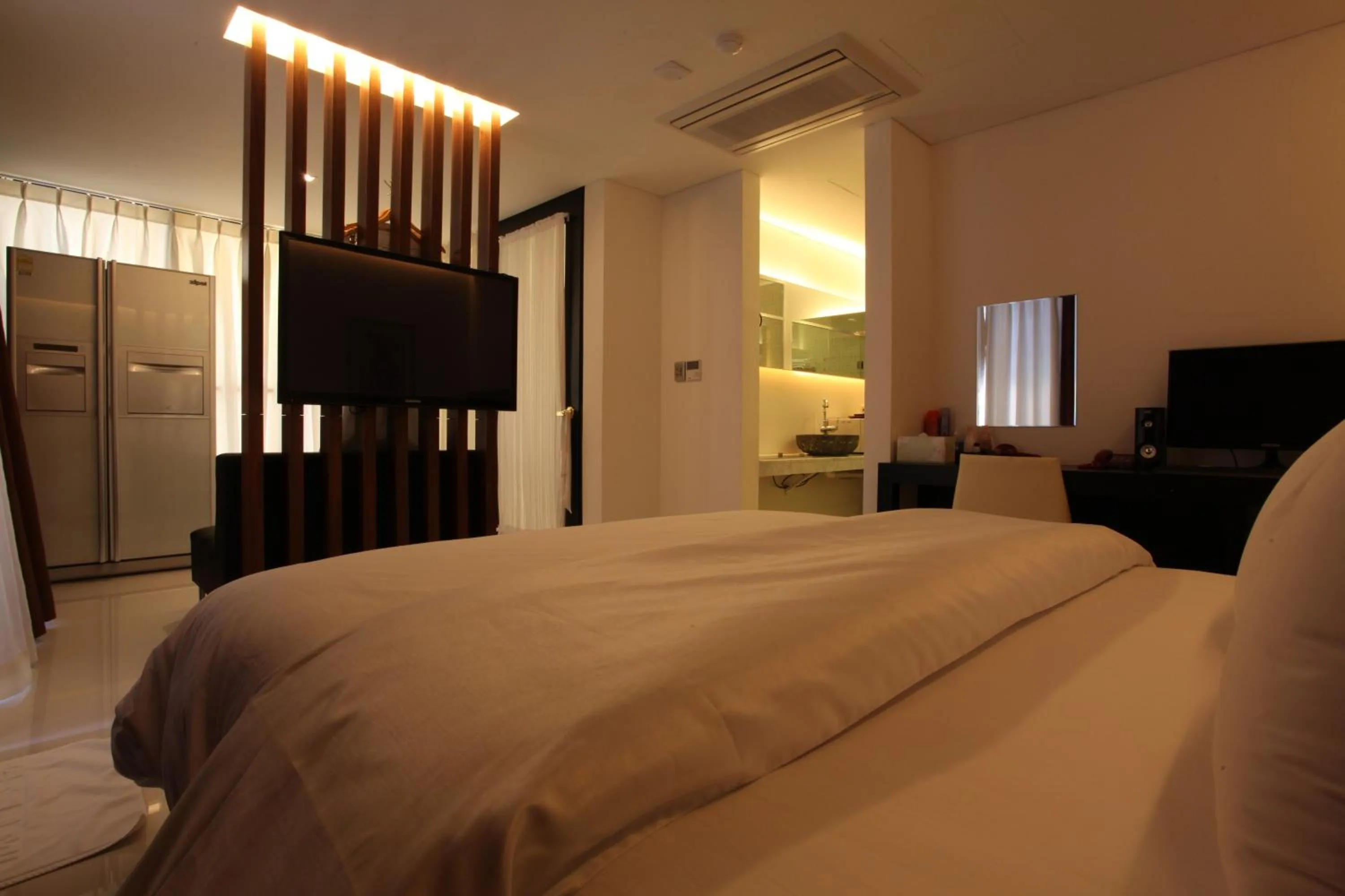 Photo of the whole room, Bed in Yuwon Hotel