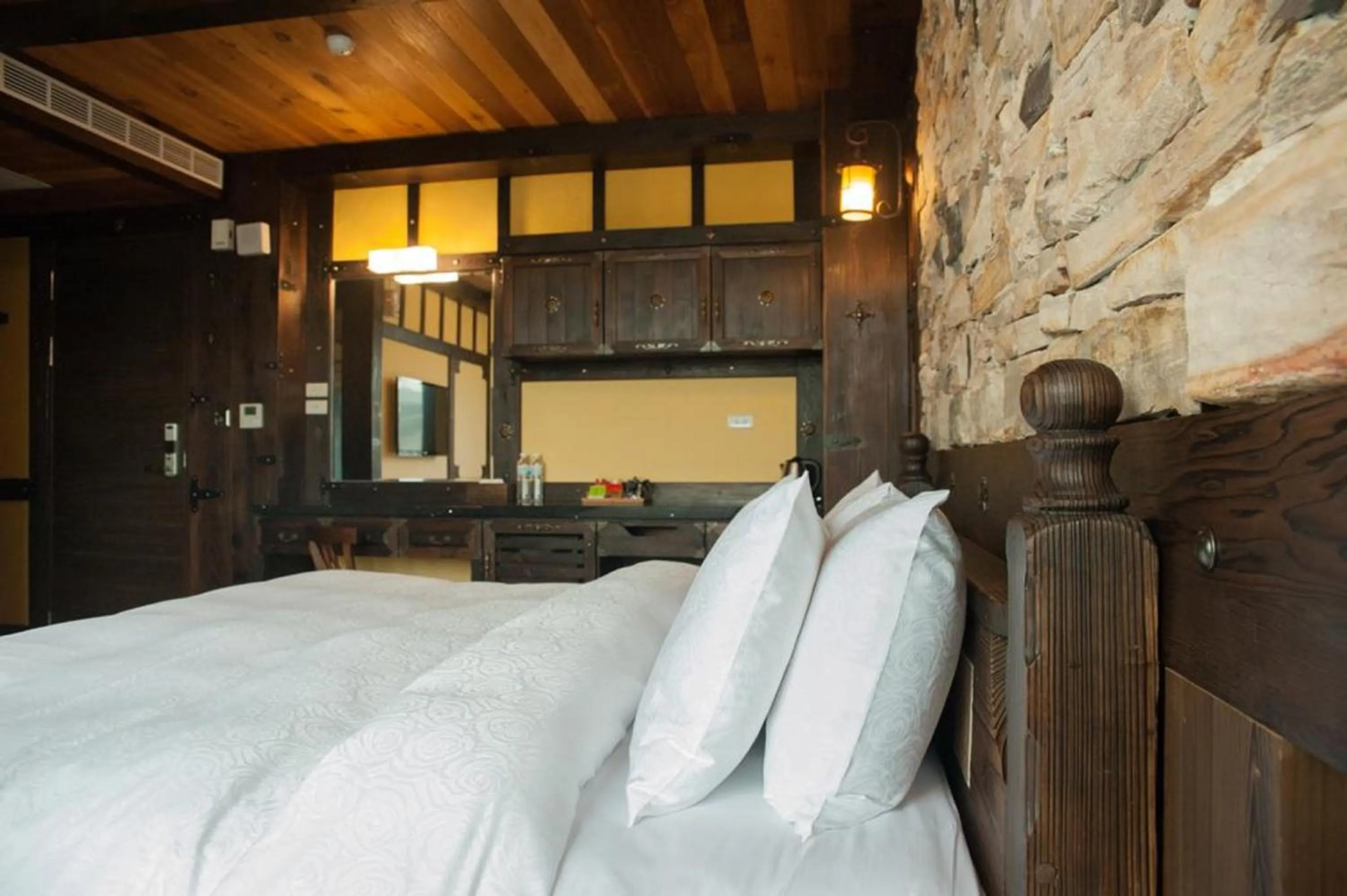 Decorative detail, Bed in Yong Guan