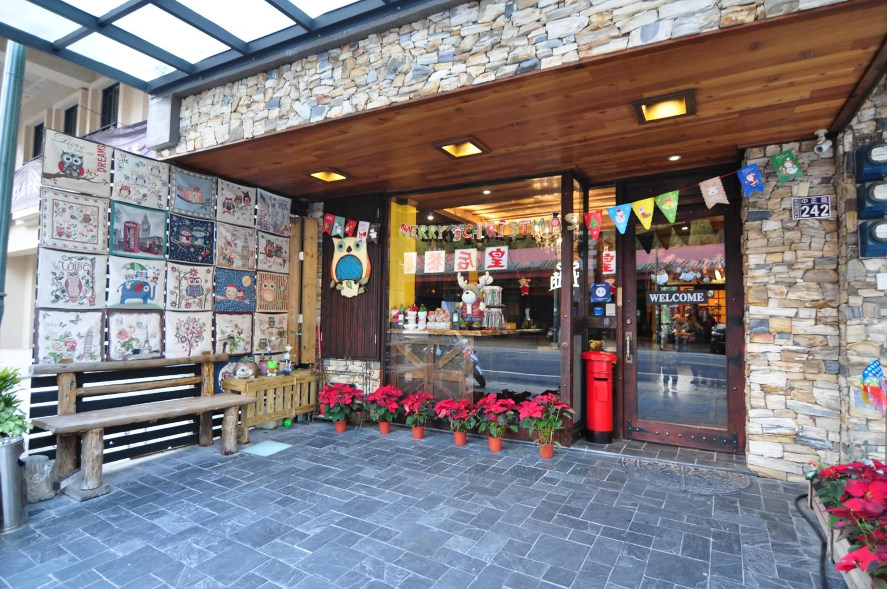 Facade/entrance in Yong Guan