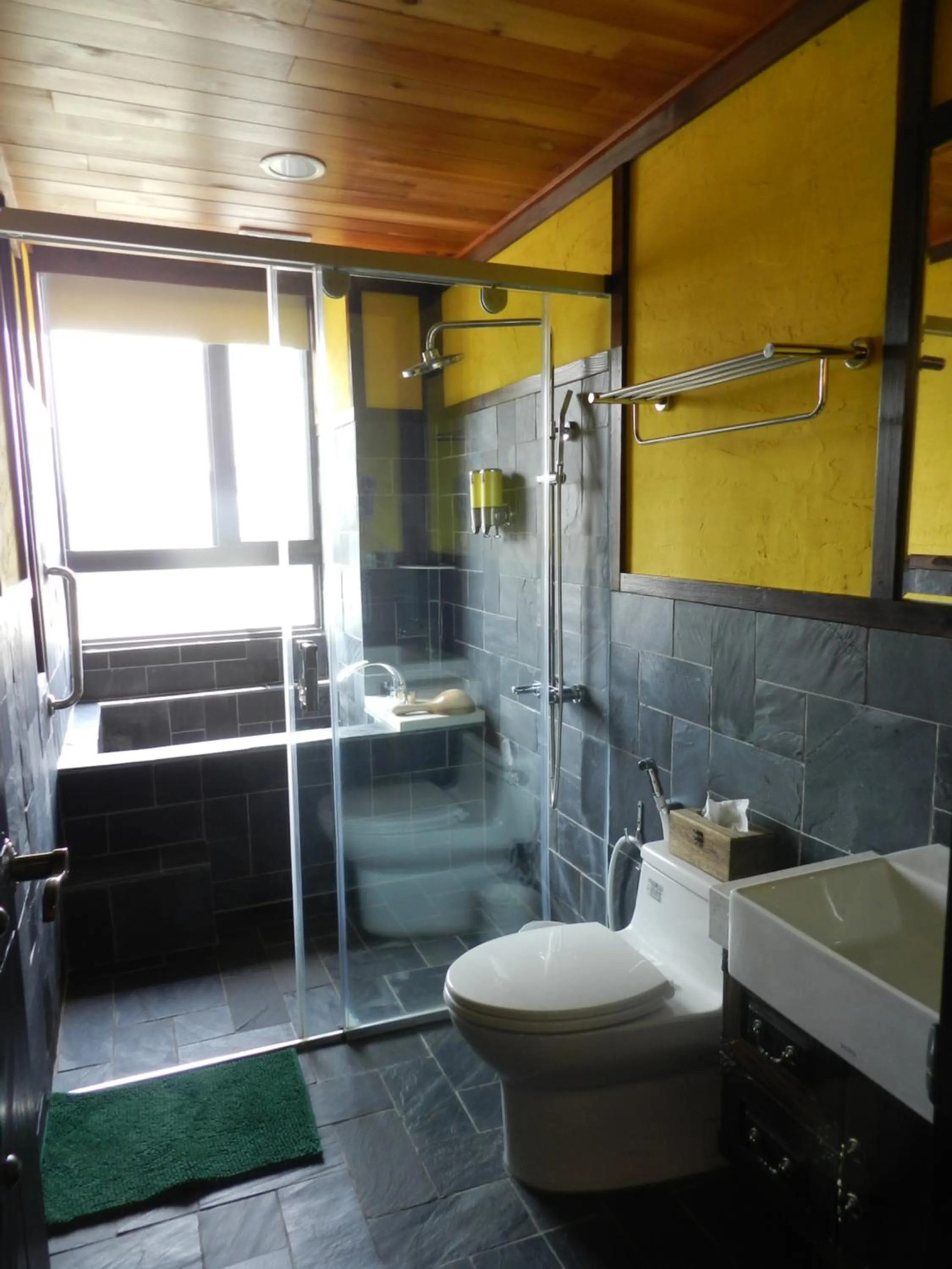 Bathroom in Youngquan HOTEL