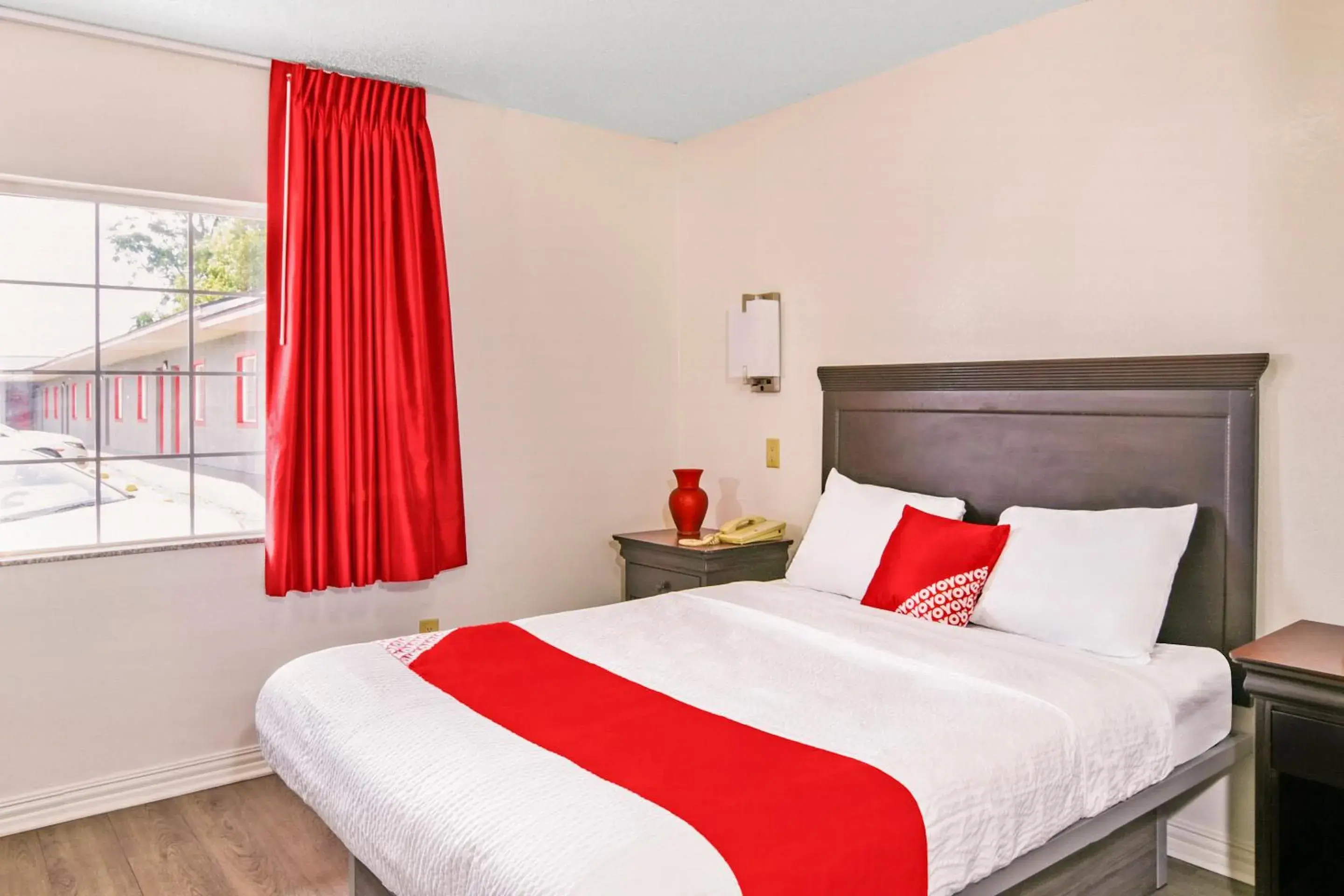 Queen Bed Smoking in OYO Hotel Killeen Queen Bed Smoking in OYO Hotel Killeen