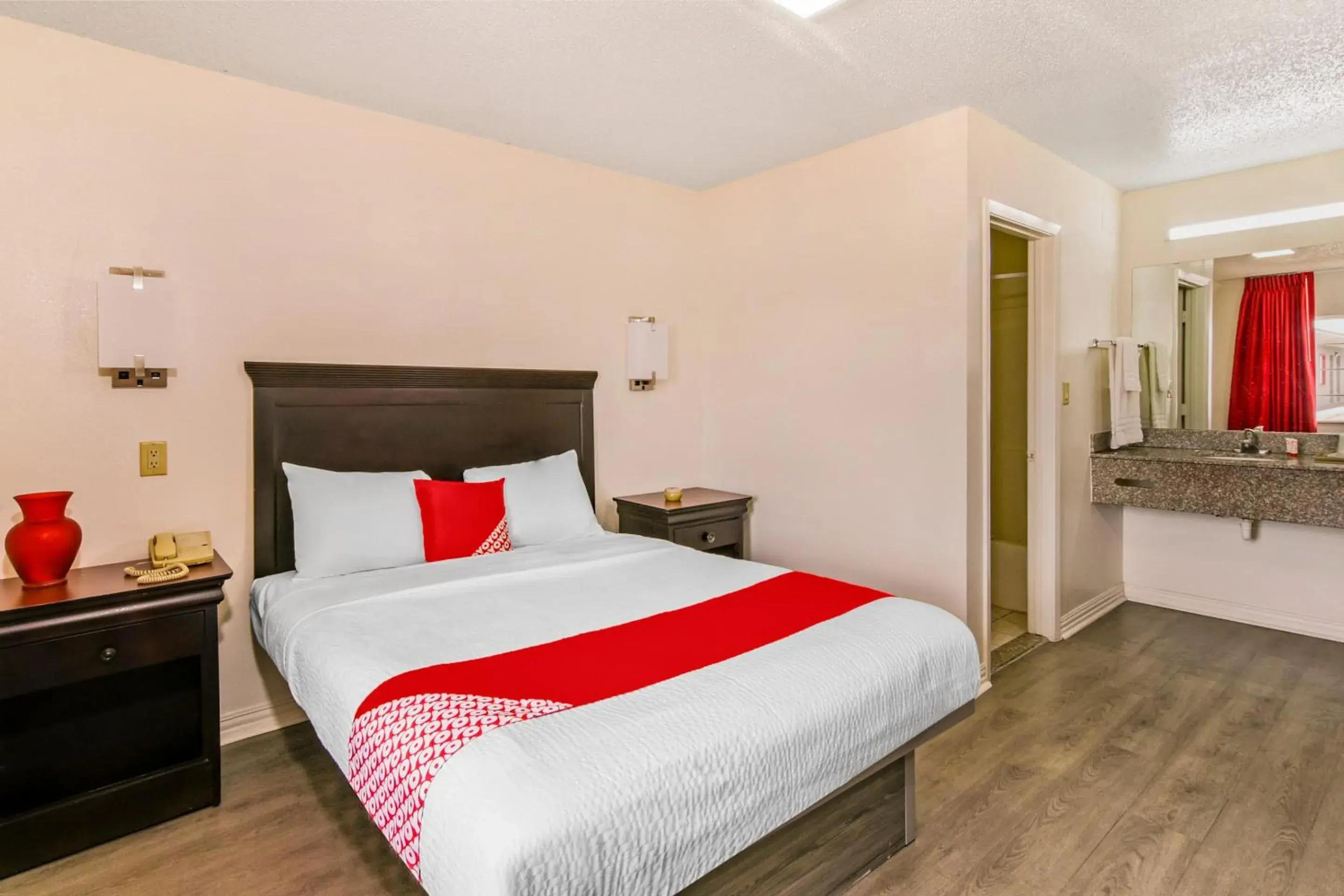 Queen Bed in OYO Hotel Killeen Queen Bed in OYO Hotel Killeen