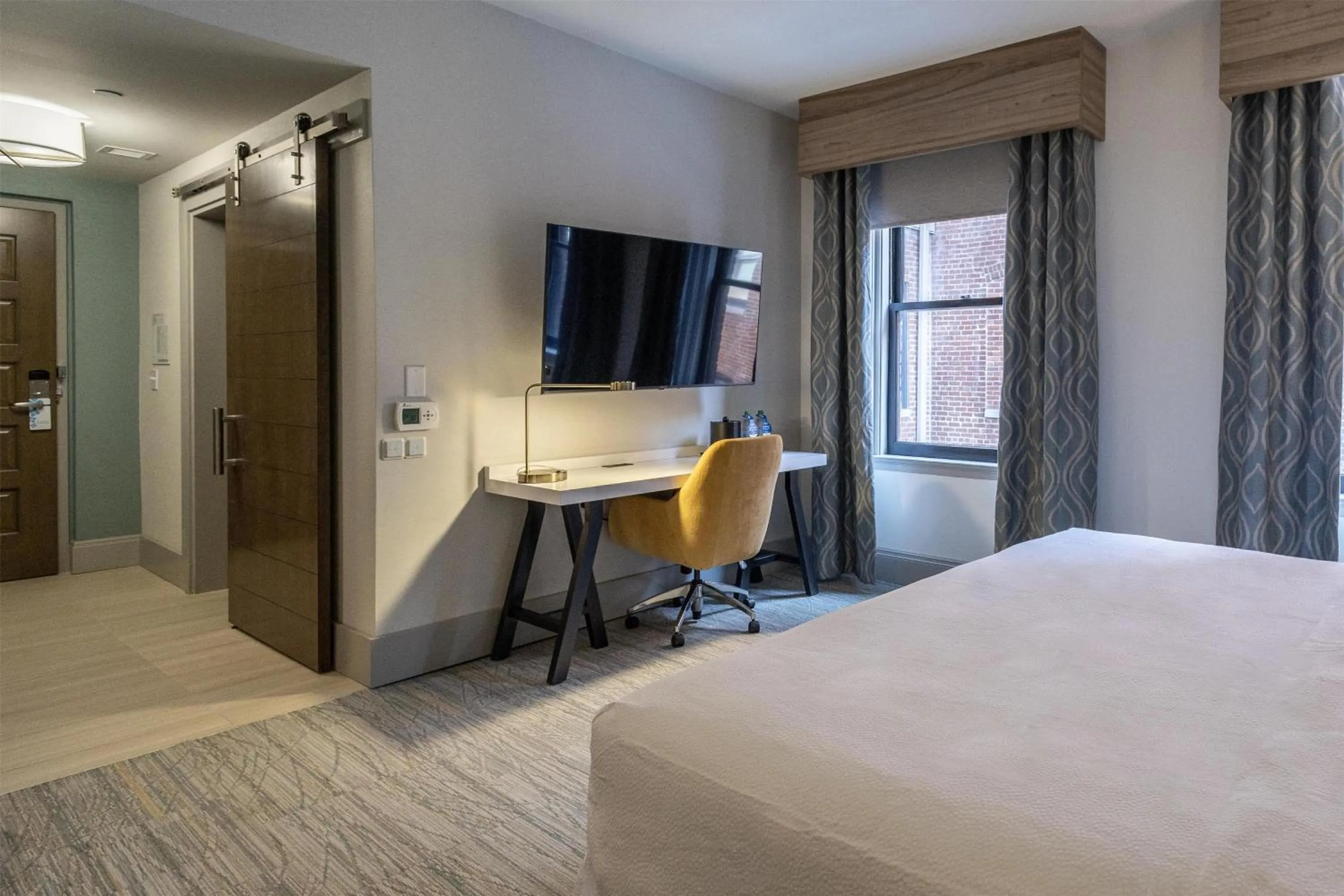 Bedroom, Bed in Hilton Garden Inn Dayton Downtown