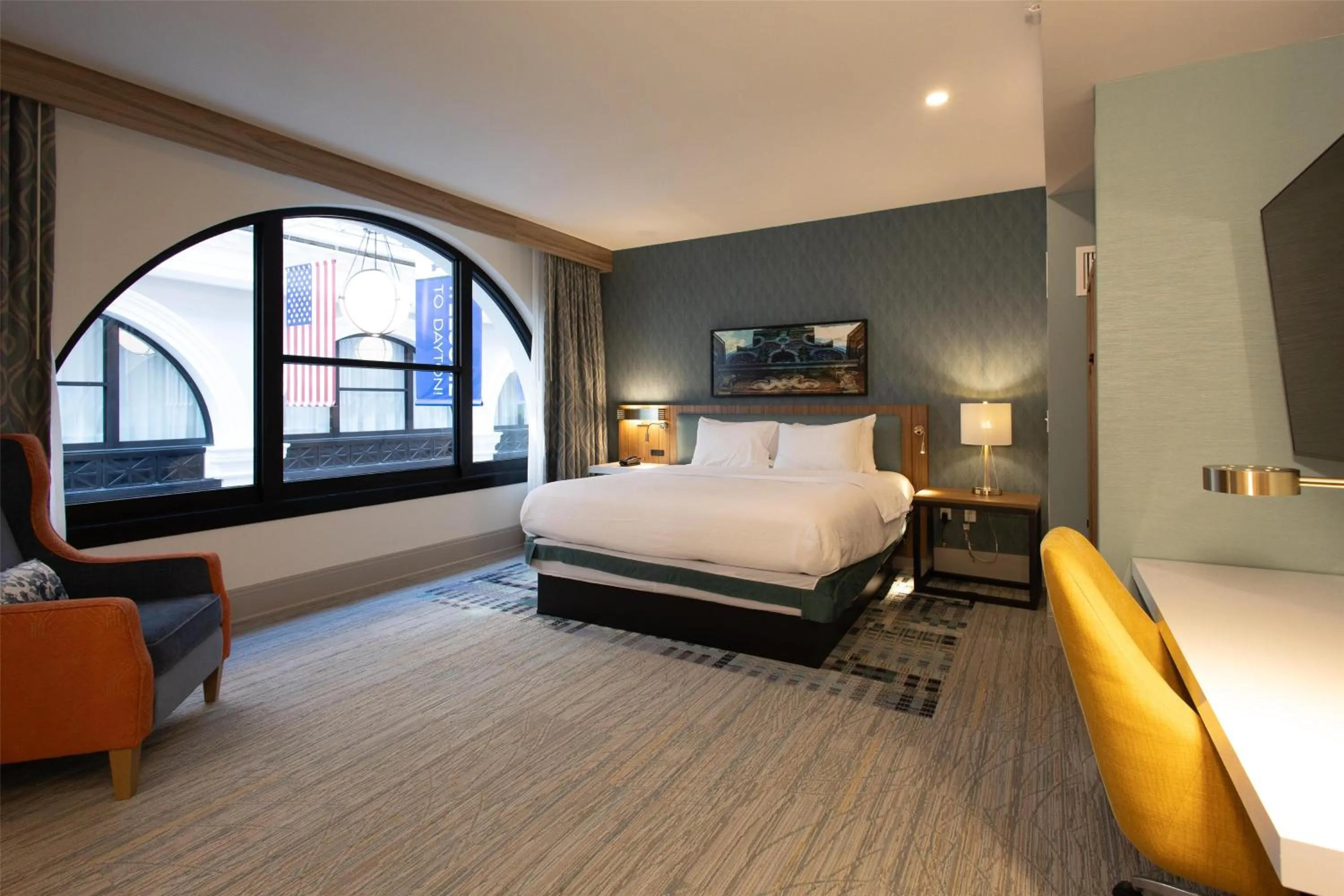 Bed in Hilton Garden Inn Dayton Downtown