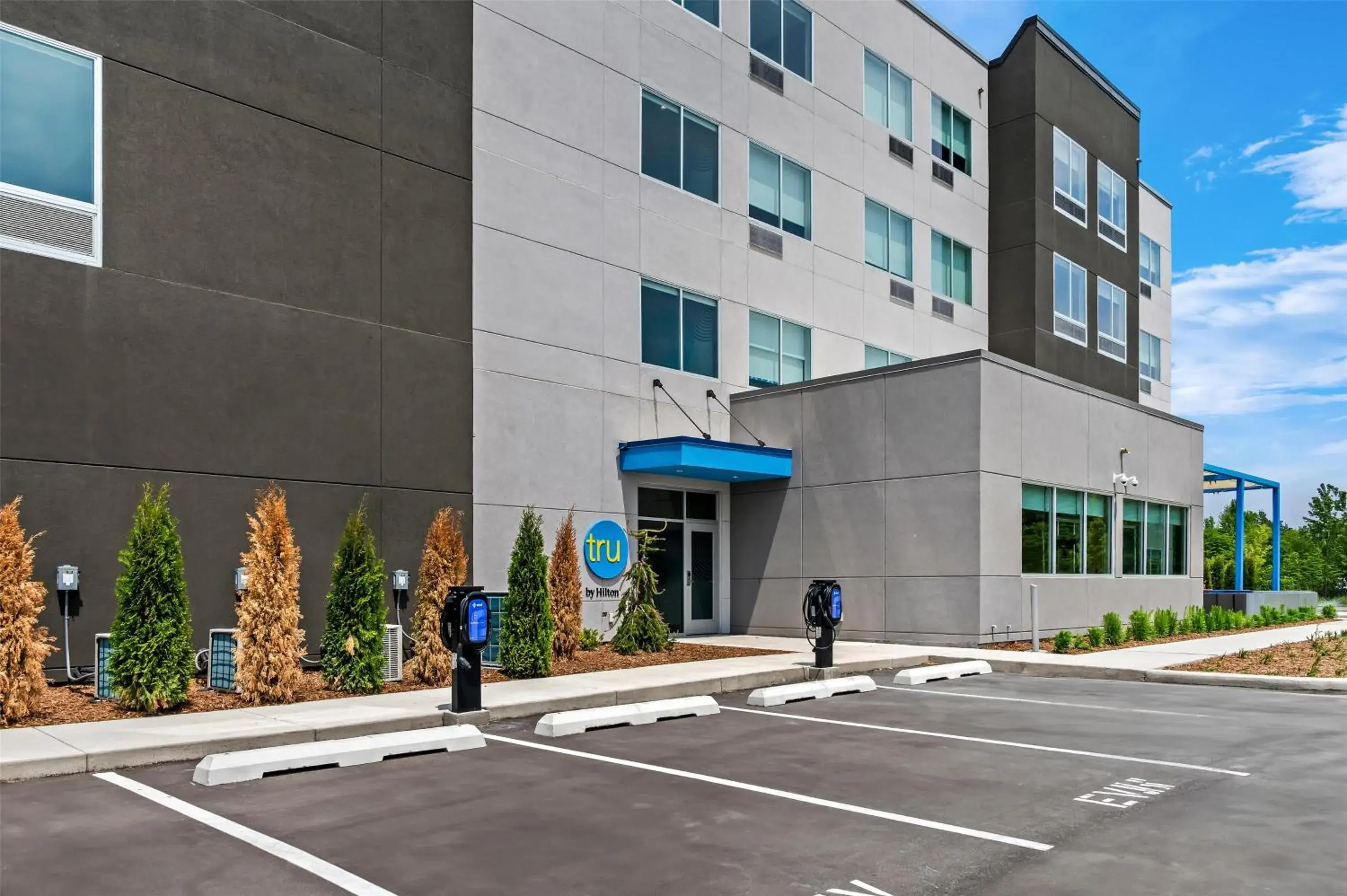 Property building in Tru By Hilton Holland, Mi Property building in Tru By Hilton Holland, Mi