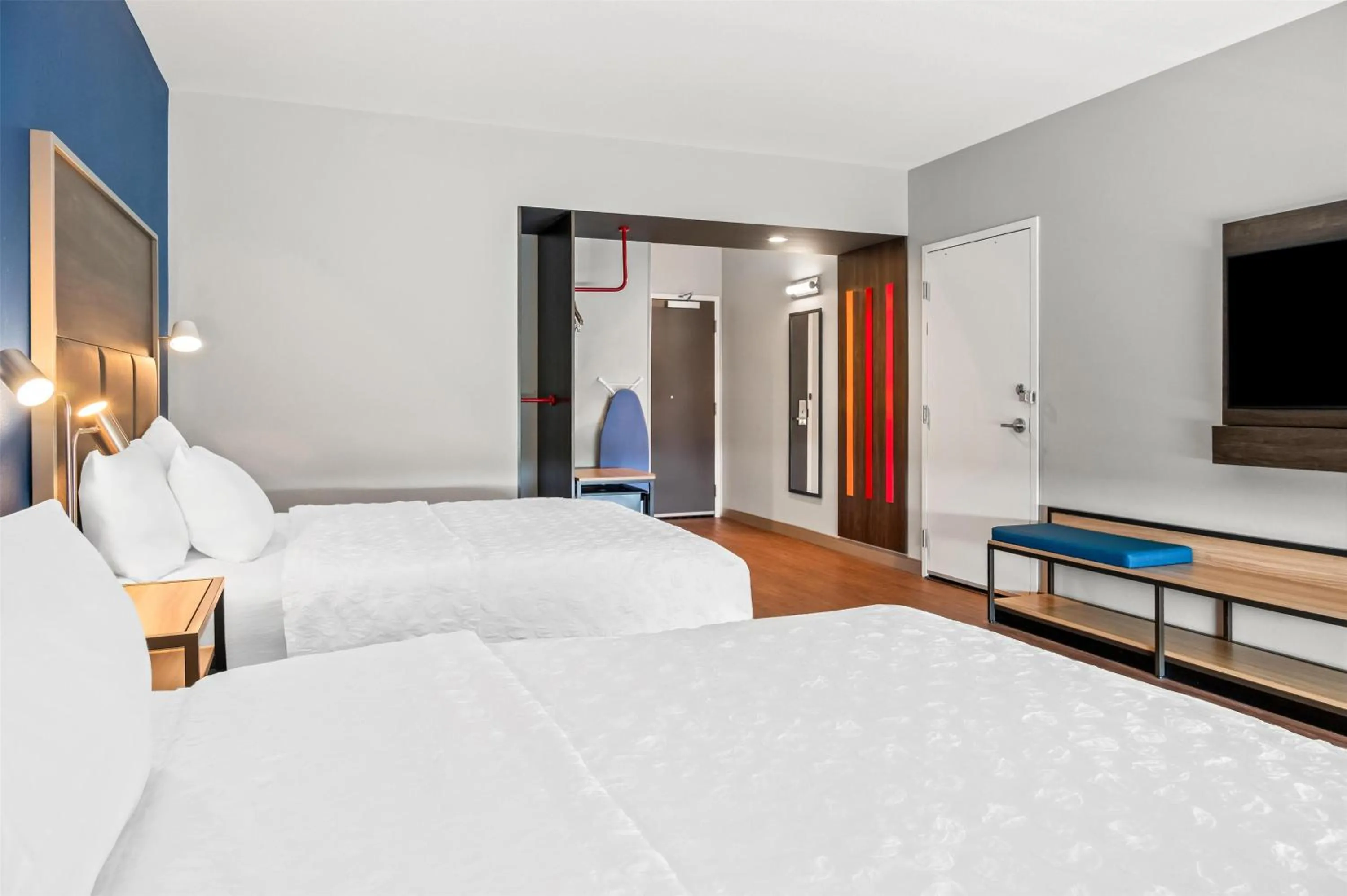 Bed in Tru By Hilton Holland, Mi