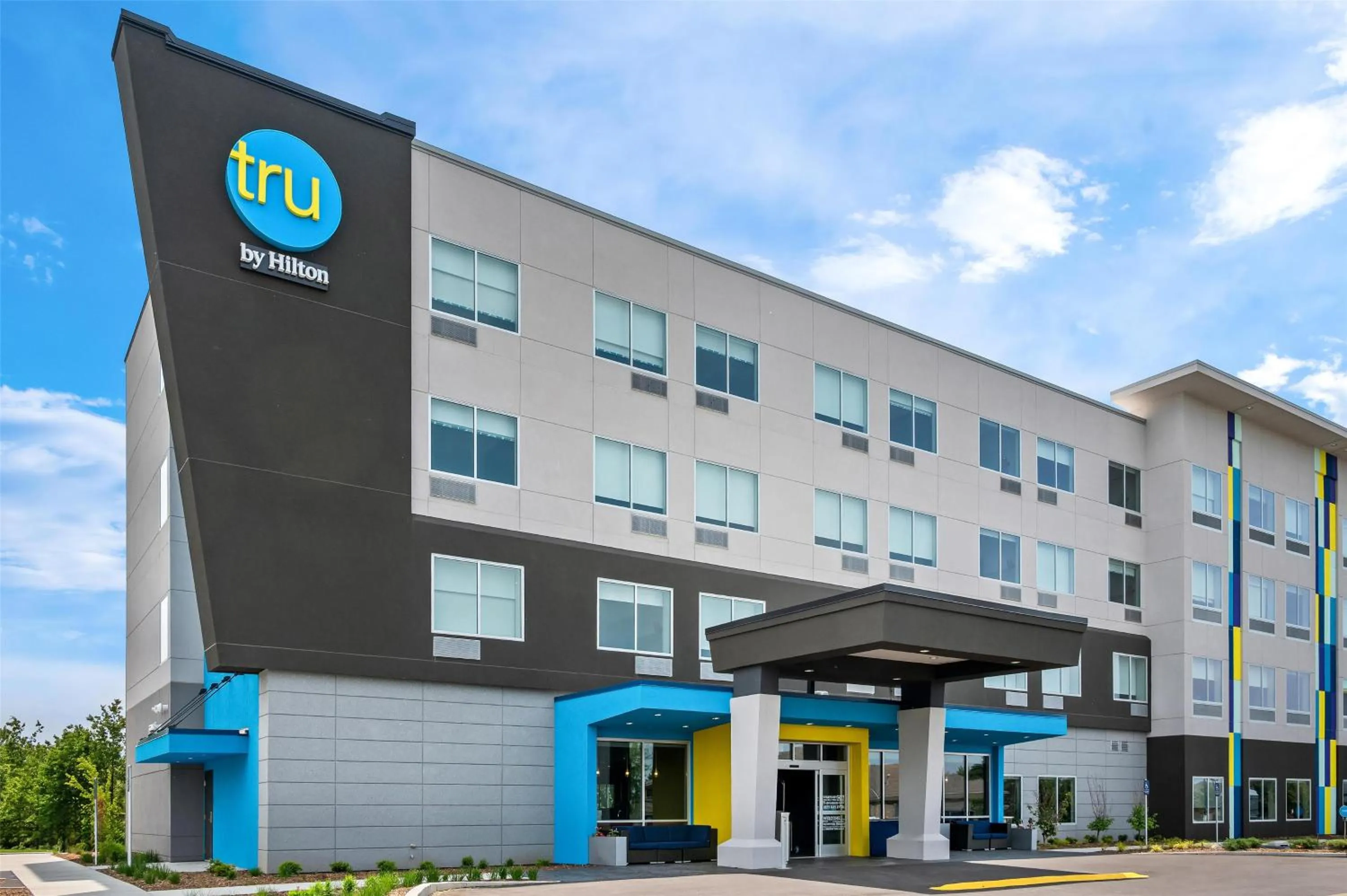Property building in Tru By Hilton Holland, Mi
