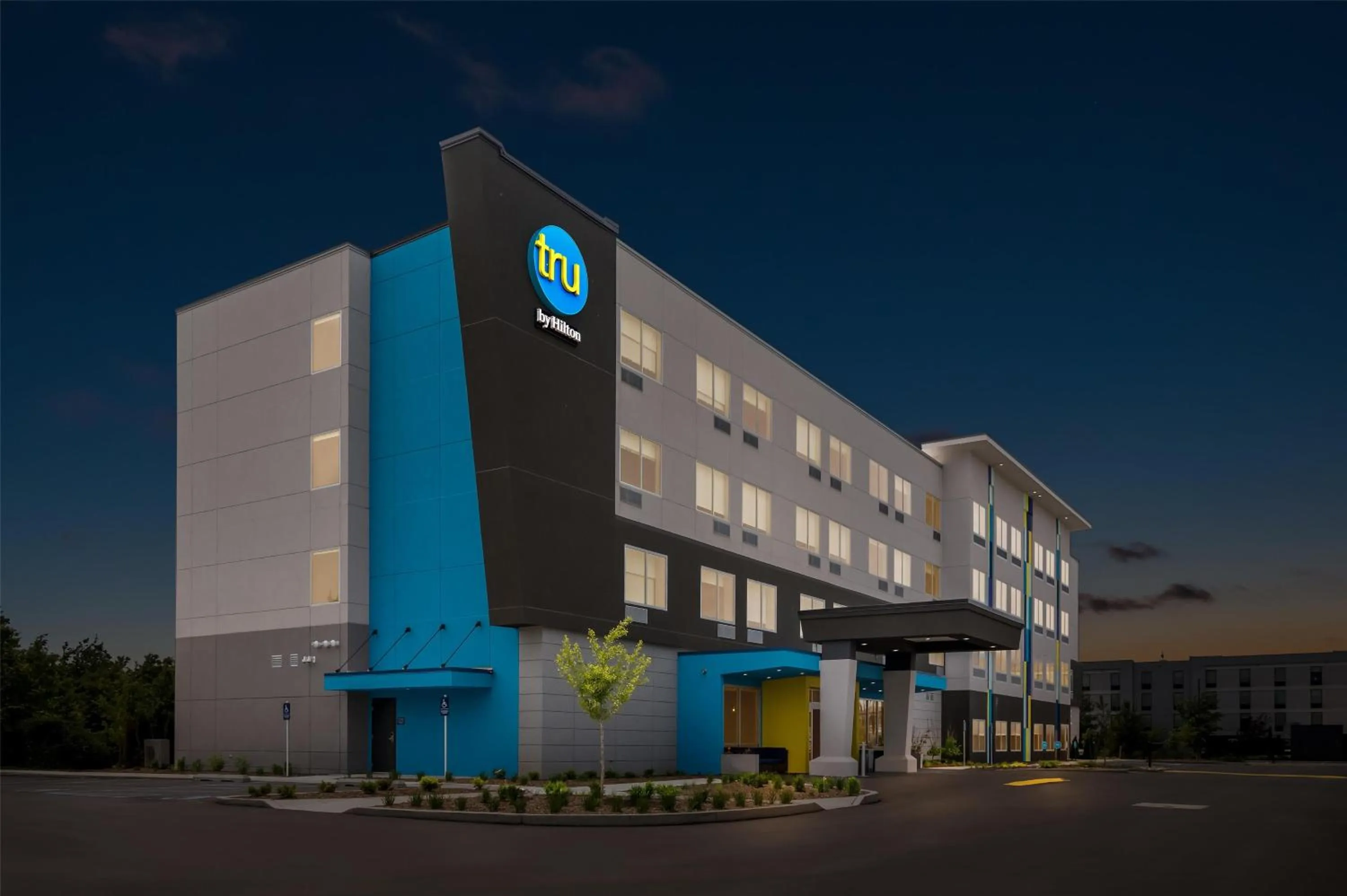 Property building in Tru By Hilton Holland, Mi