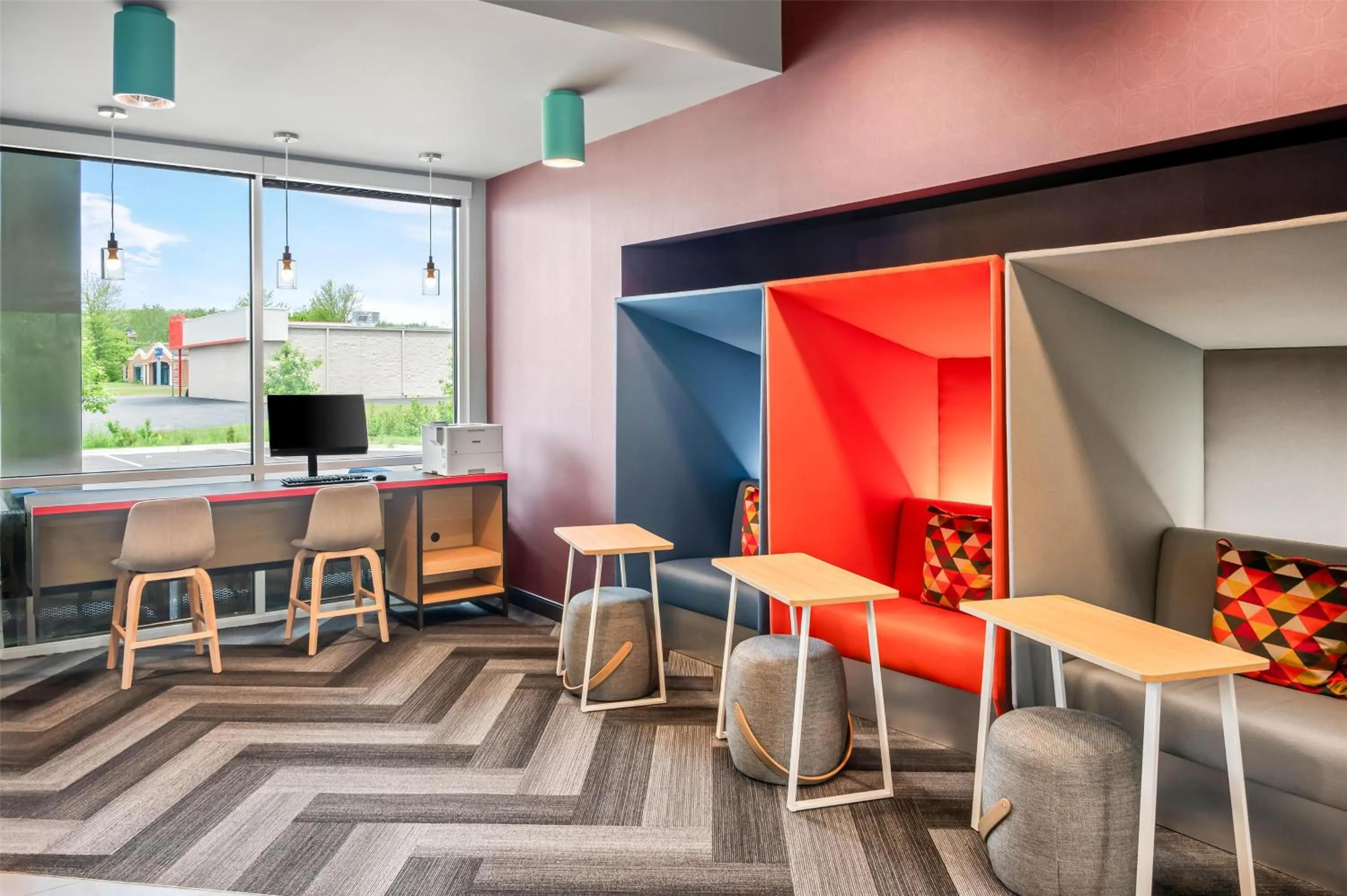 Lobby or reception in Tru By Hilton Holland, Mi