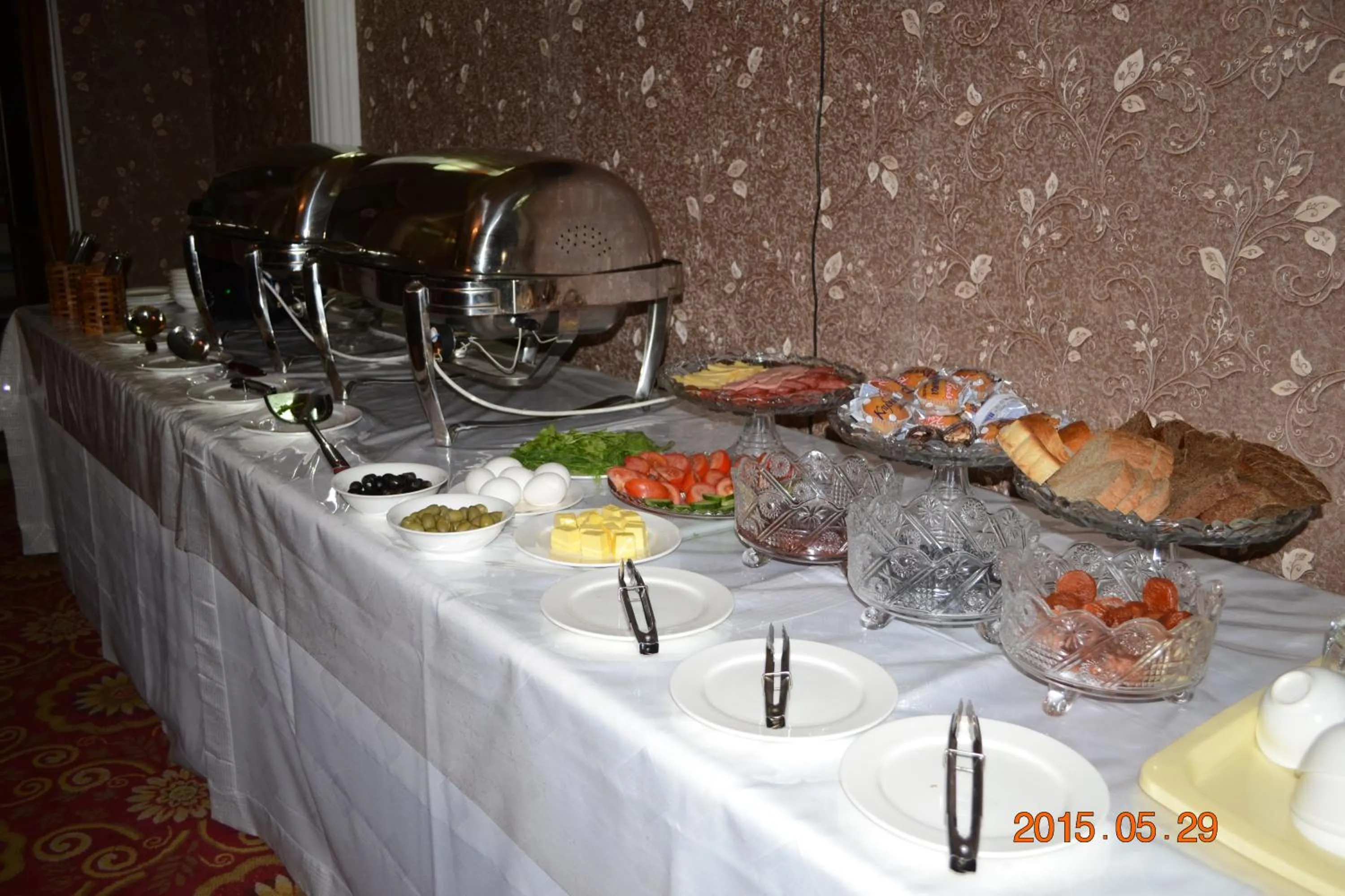 Restaurant/places to eat in Firuz Hotel