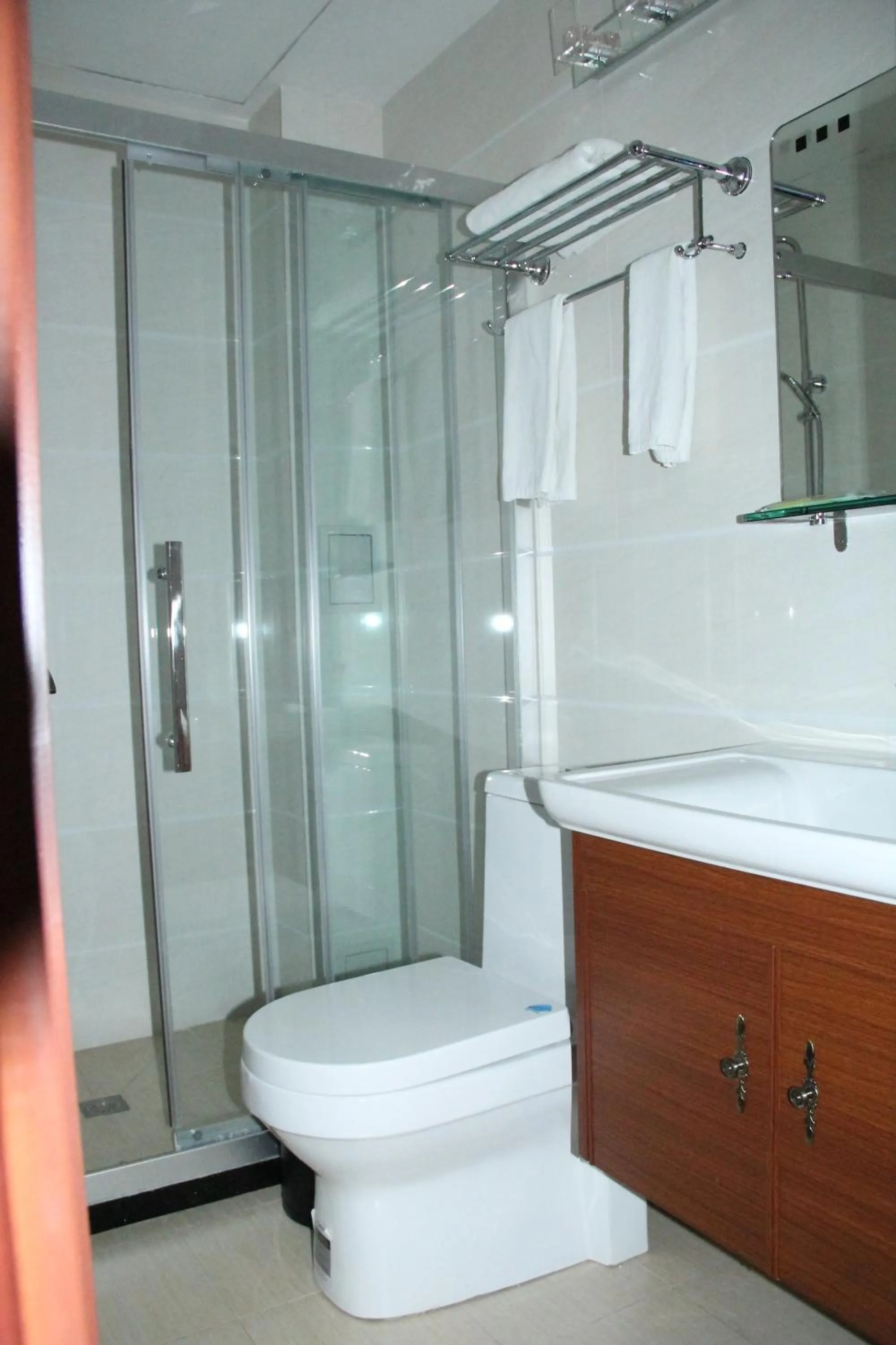 Bathroom in Firuz Hotel