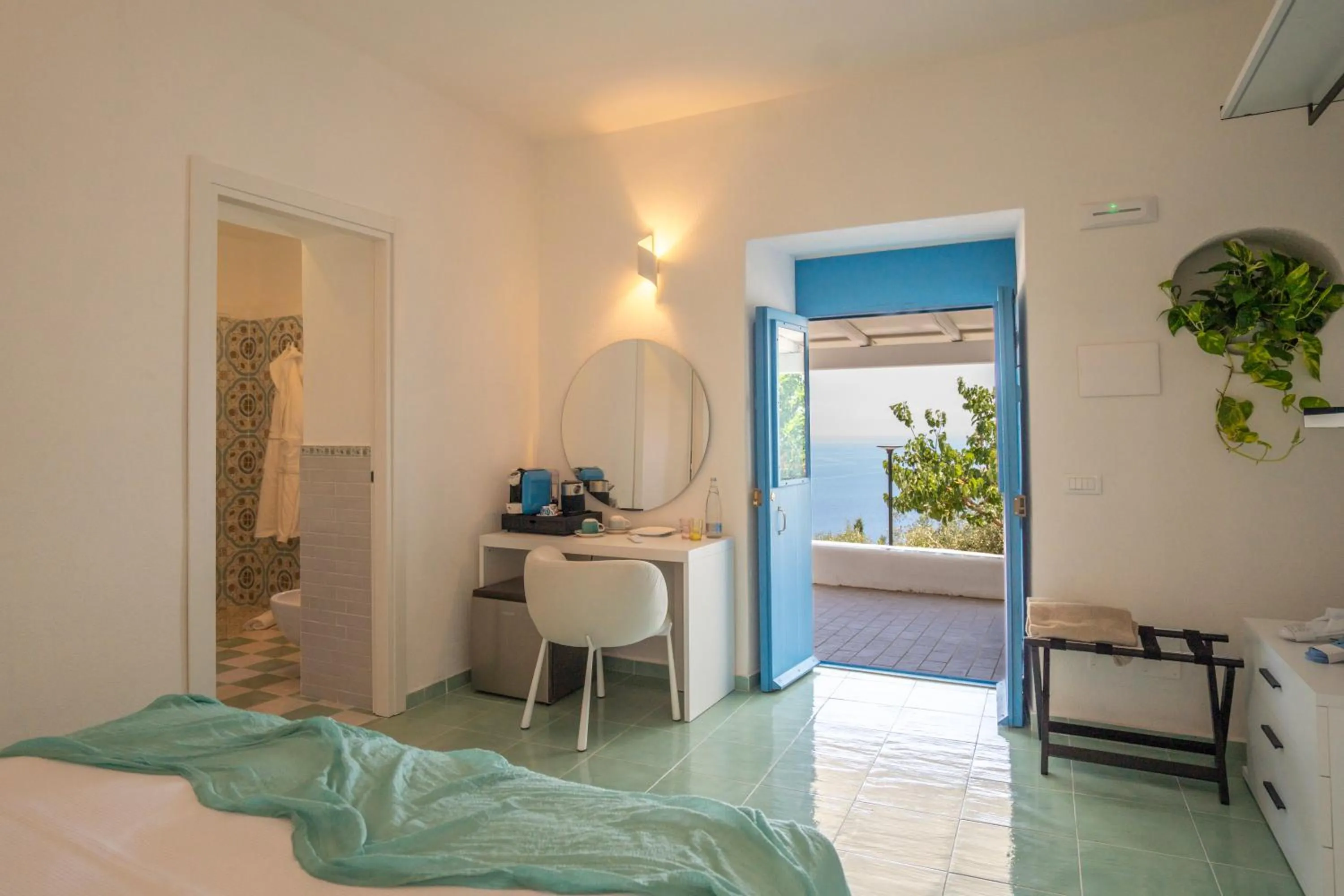 Bathroom, Bed in Borgo del Cannitello Romantic Boutique Resort