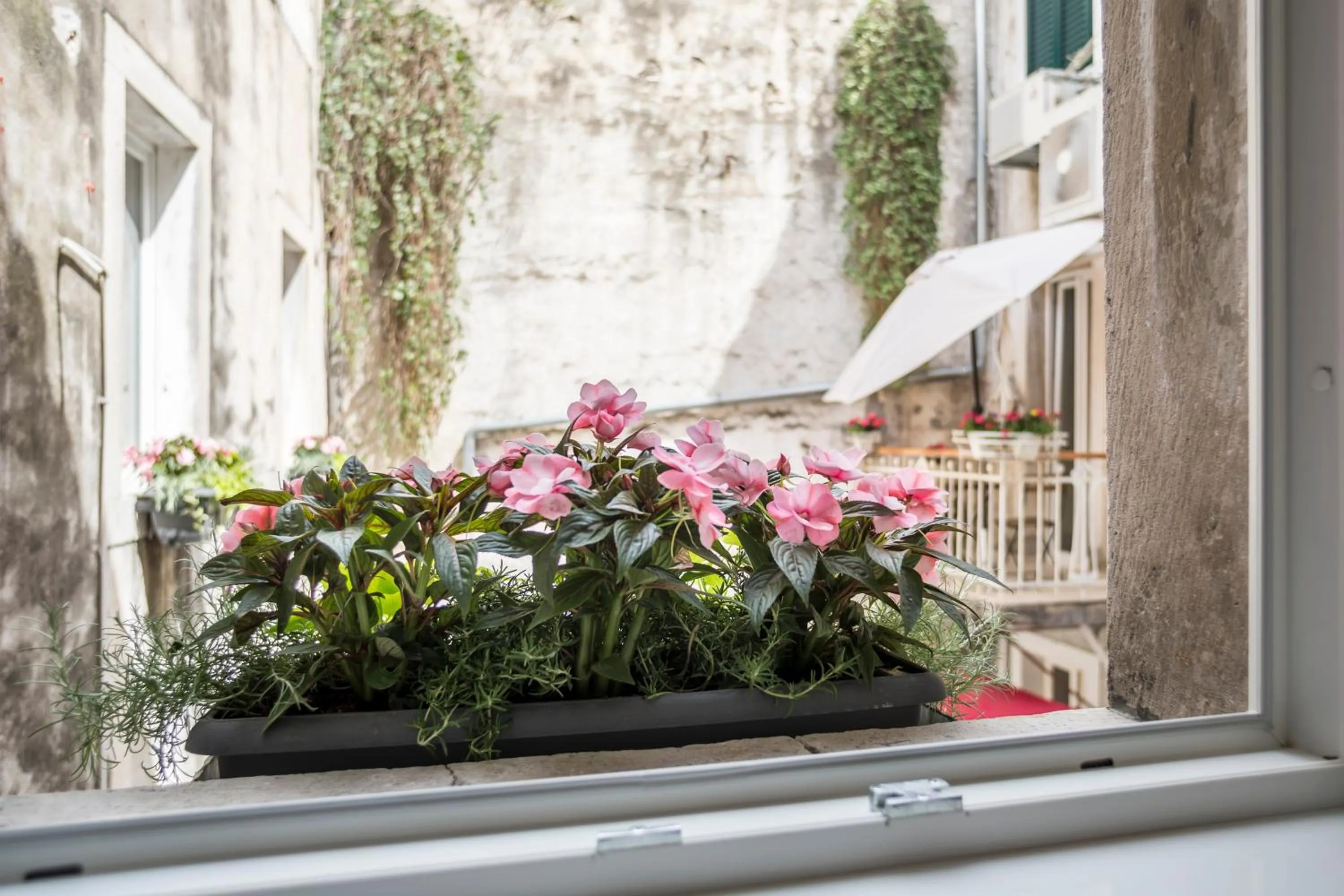 Decorative detail in Centro di Centri Rooms