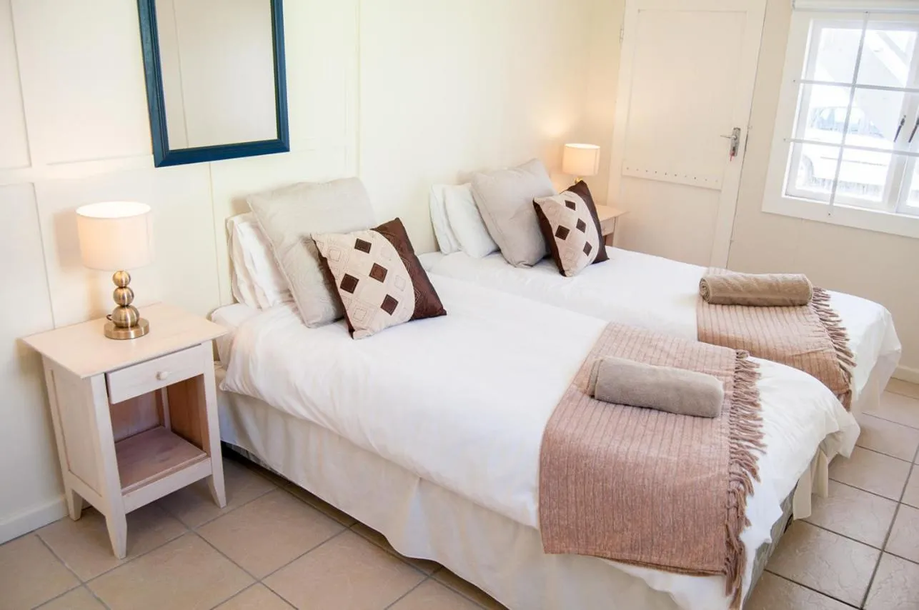 Bedroom, Bed in Barefoot Lodge, Mossel Bay