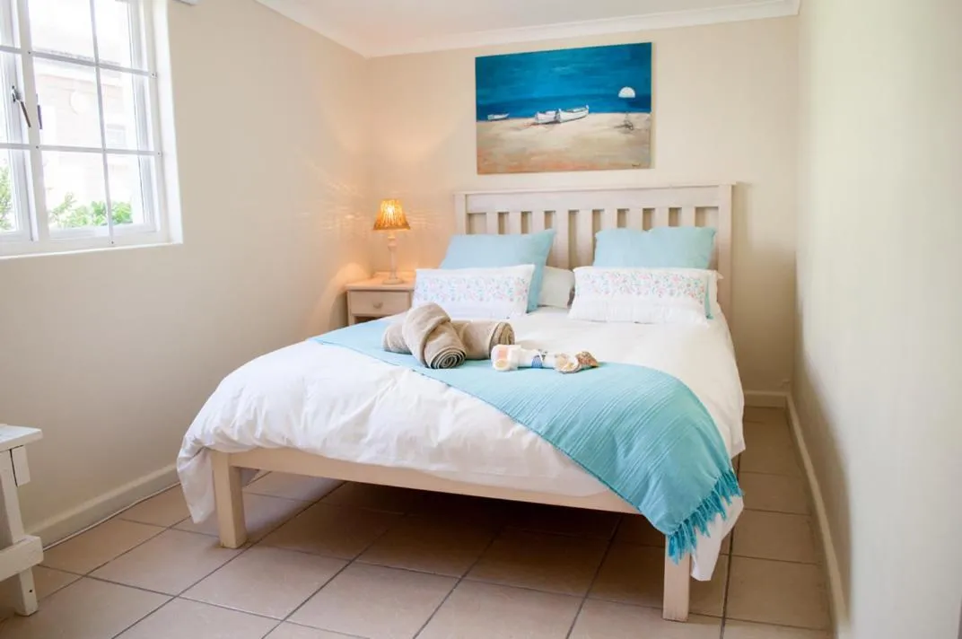 Bedroom, Bed in Barefoot Lodge, Mossel Bay