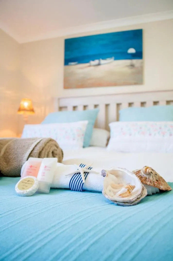 Bedroom, Bed in Barefoot Lodge, Mossel Bay