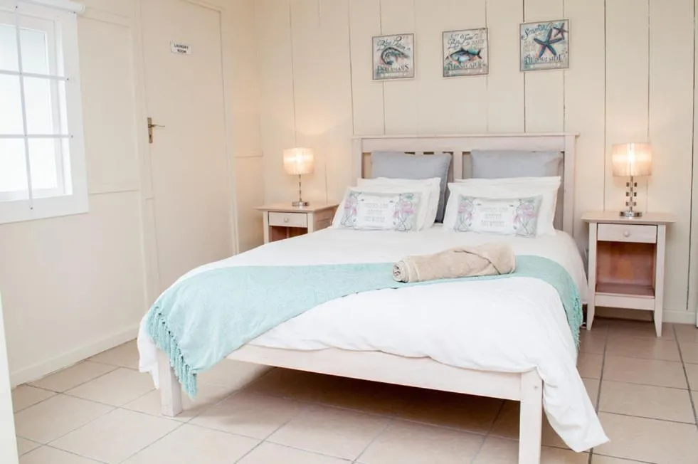 Bedroom, Bed in Barefoot Lodge, Mossel Bay