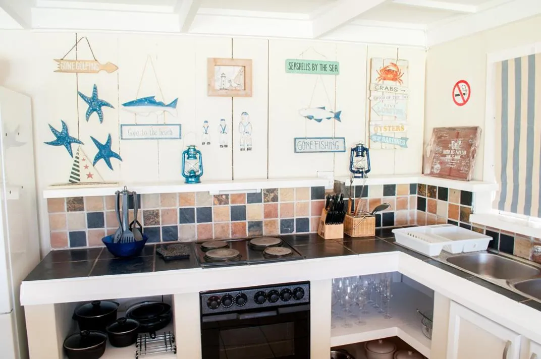 Kitchen or kitchenette in Barefoot Lodge, Mossel Bay
