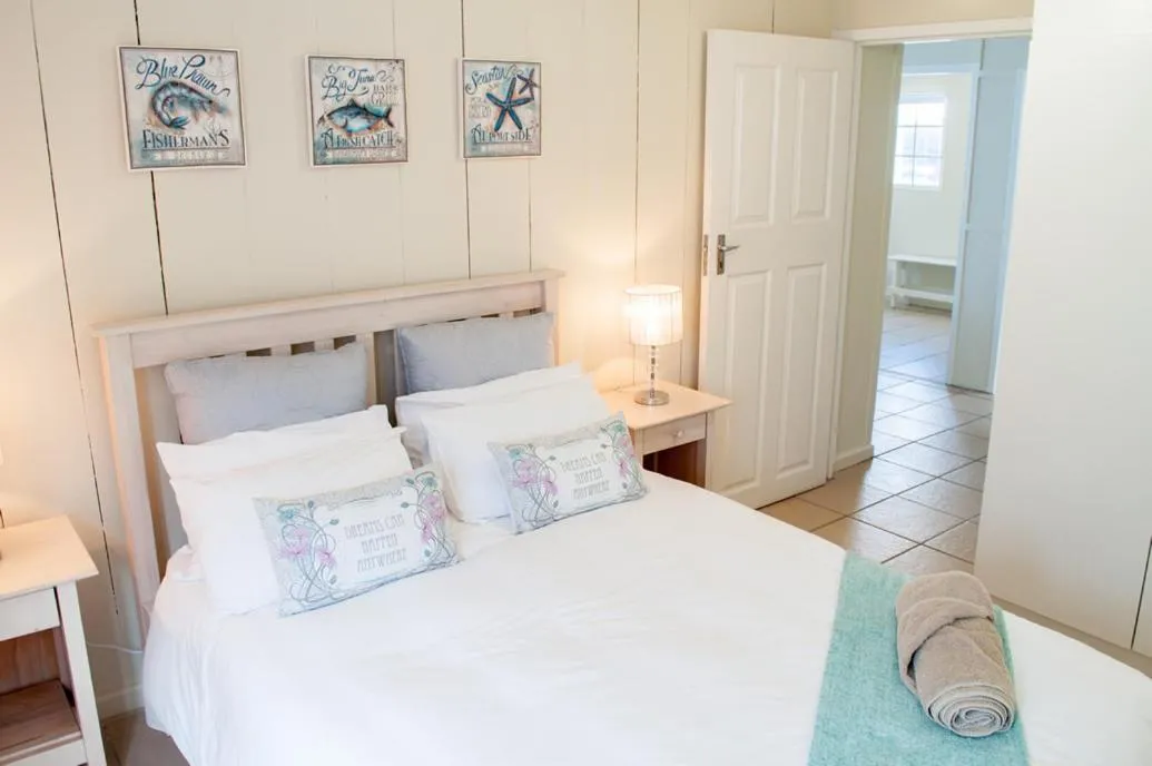 Bedroom, Bed in Barefoot Lodge, Mossel Bay