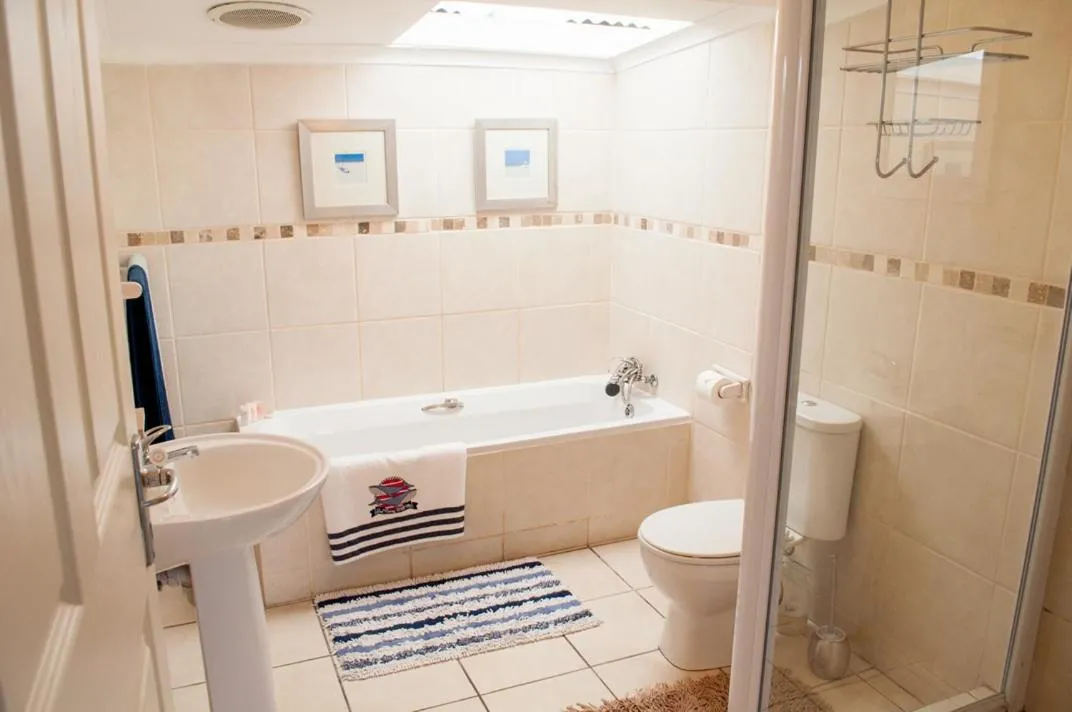 Bathroom in Barefoot Lodge, Mossel Bay