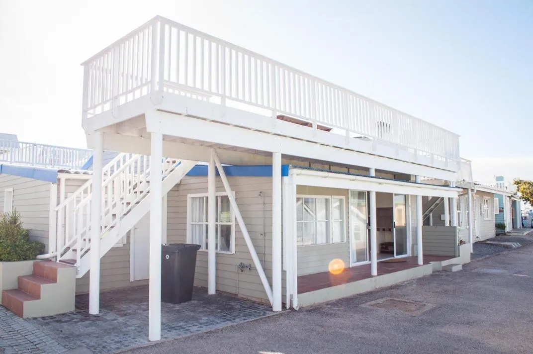 Facade/entrance in Barefoot Lodge, Mossel Bay