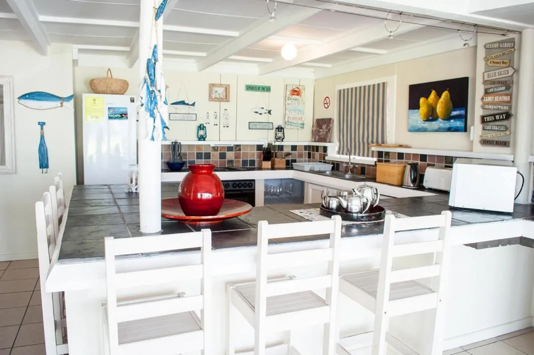 Kitchen or kitchenette in Barefoot Lodge, Mossel Bay