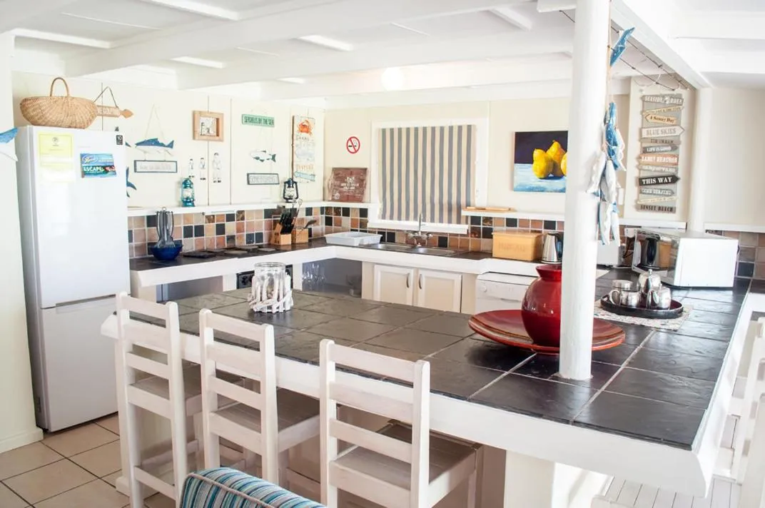 Kitchen or kitchenette in Barefoot Lodge, Mossel Bay
