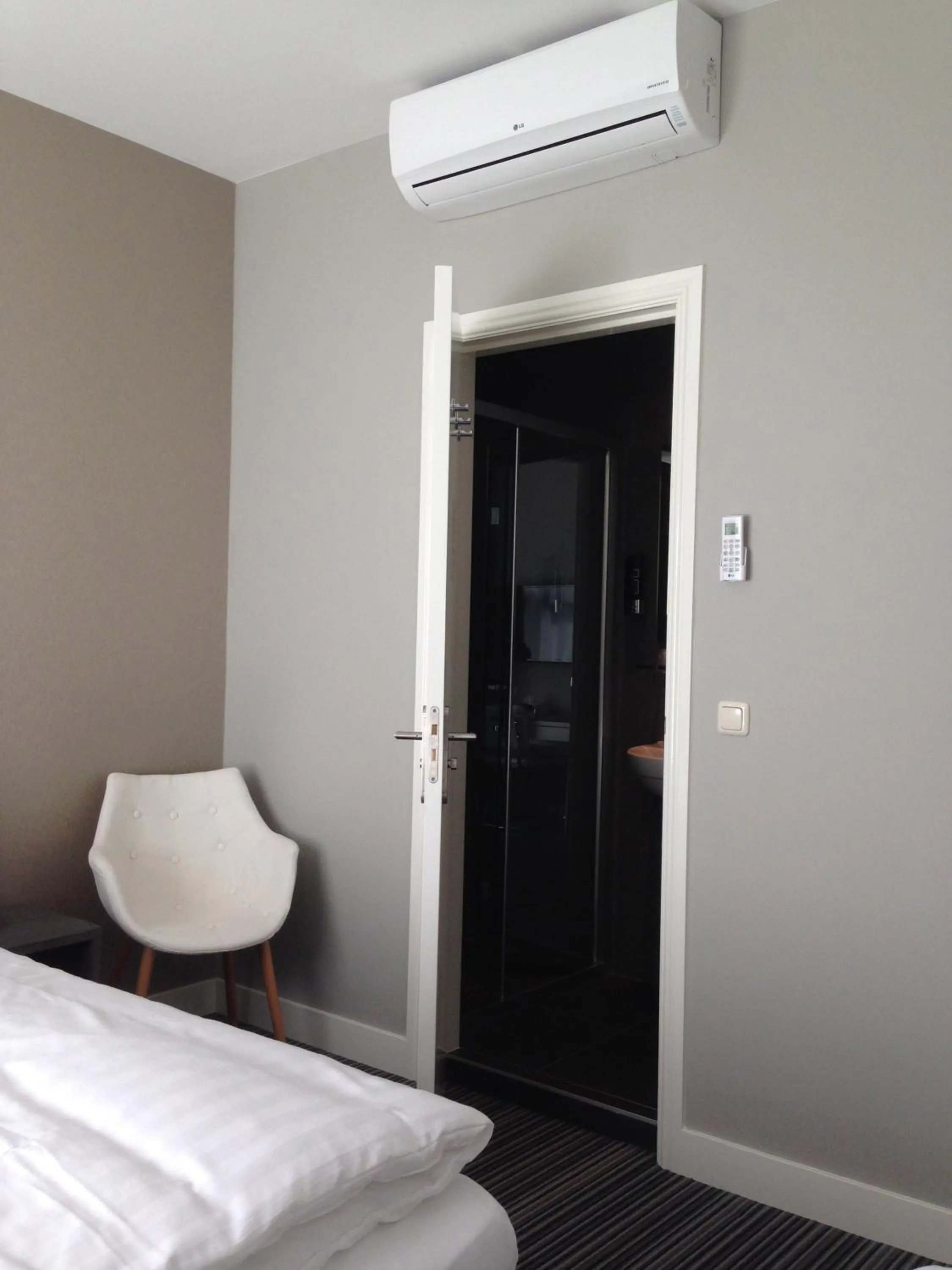 Bathroom, Bed in B&B House No 7